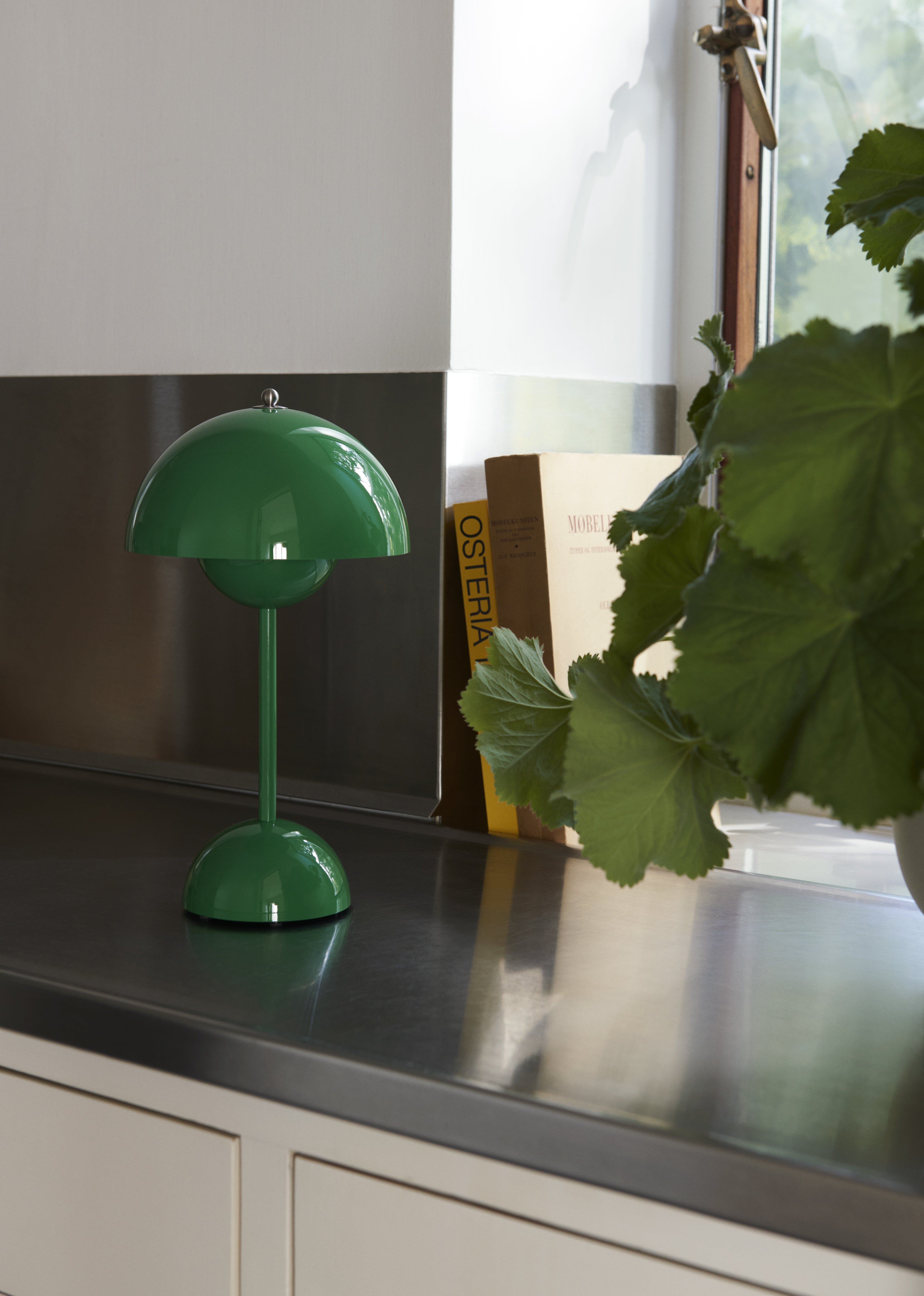 Tragbare Lampe FLOWERPOT VP9 in intensivem Grün