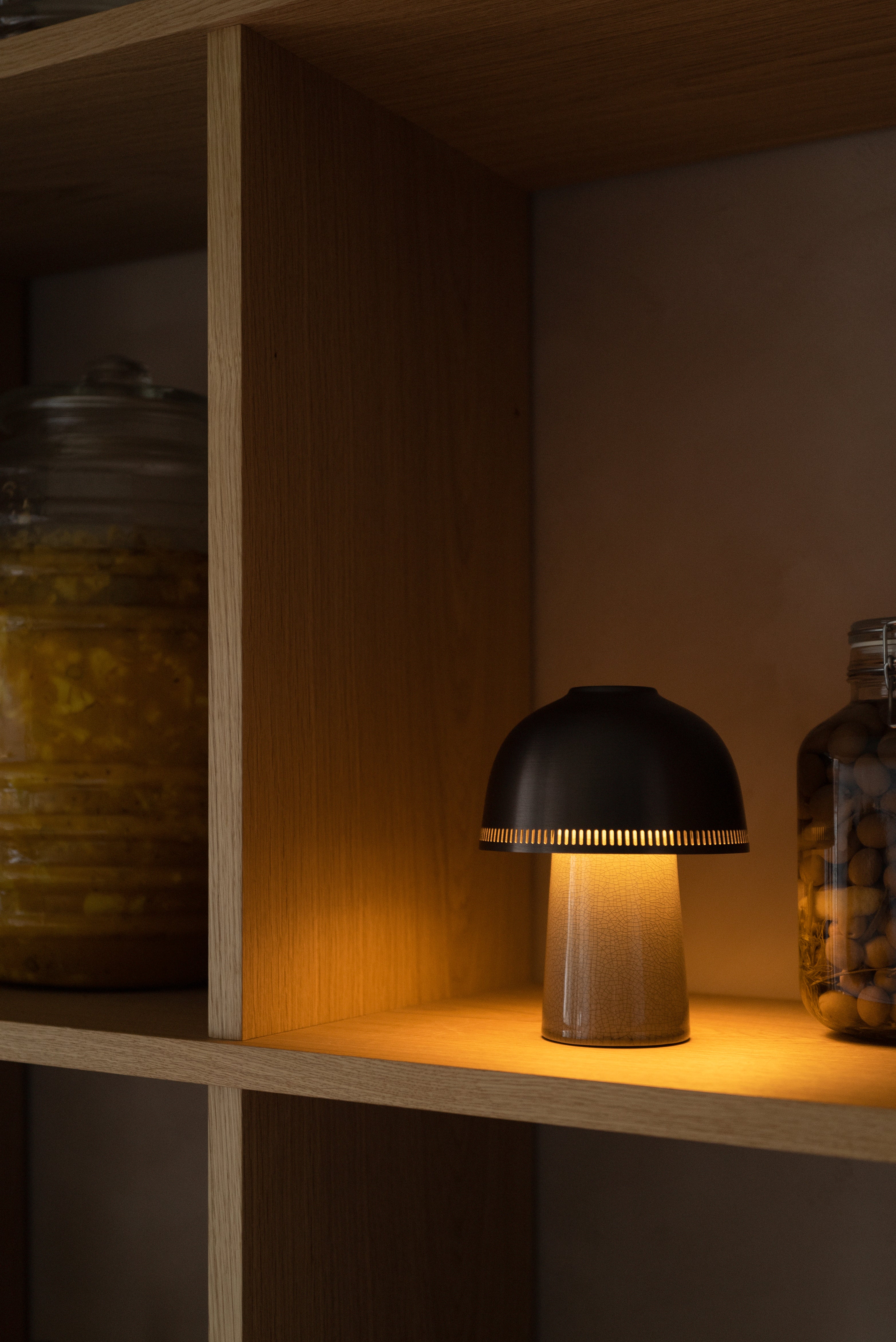 Tragbare Lampe RAKU SH8 mit braunem Schirm und beigem Sockel