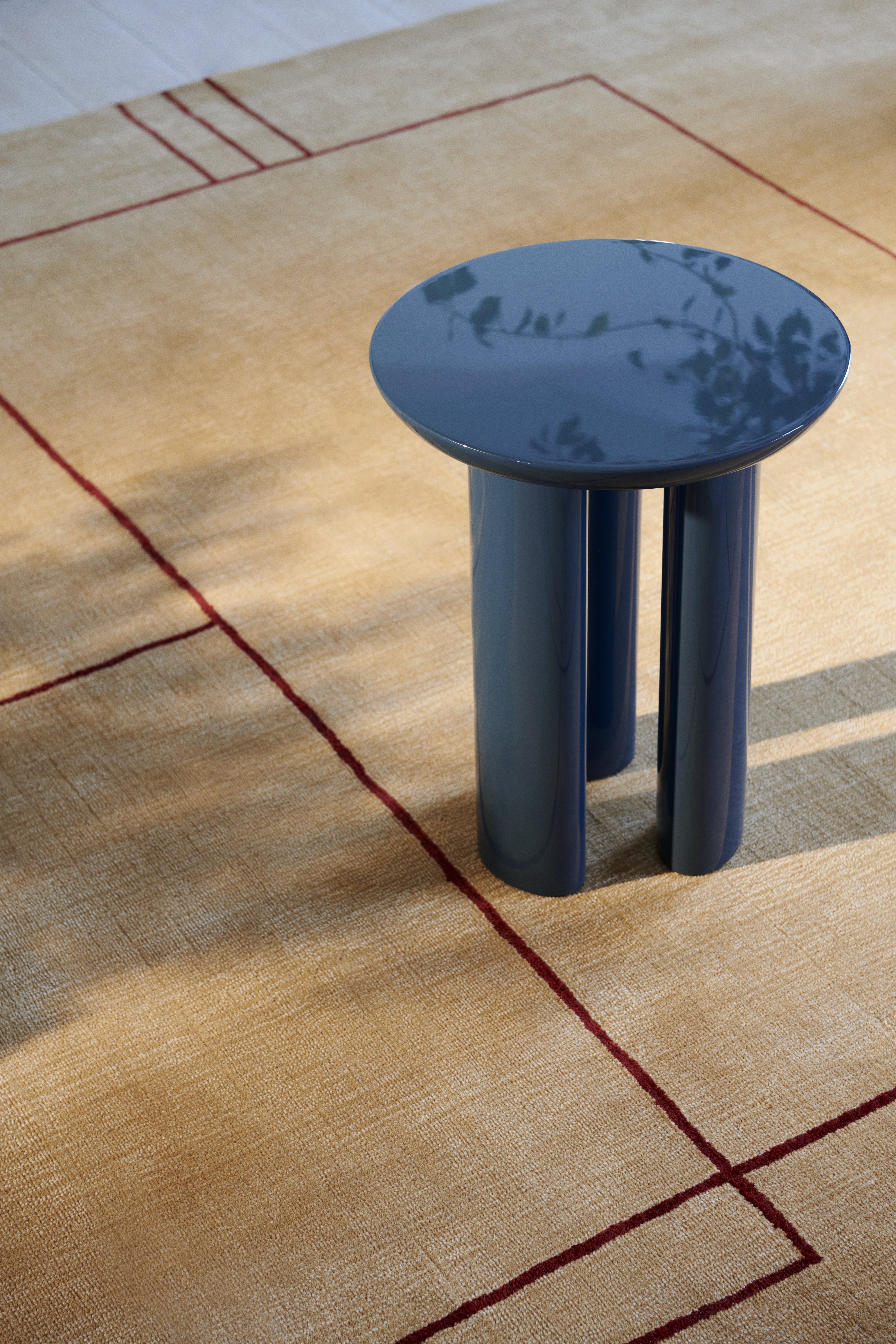 Beistelltisch TUNG JA3 aus blauem Stahl