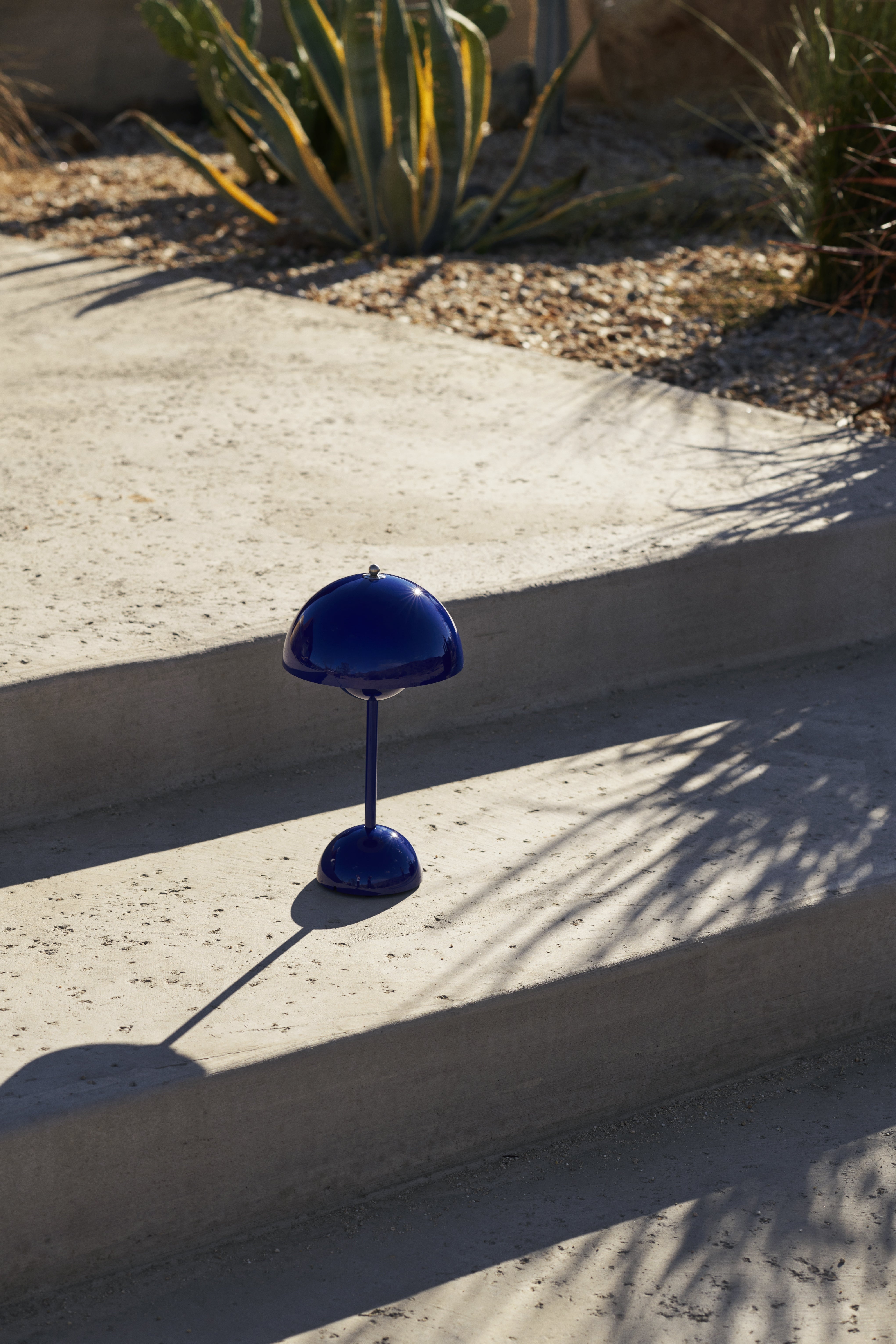 Tragbare Lampe FLOWERPOT VP9 in Kobaltblau