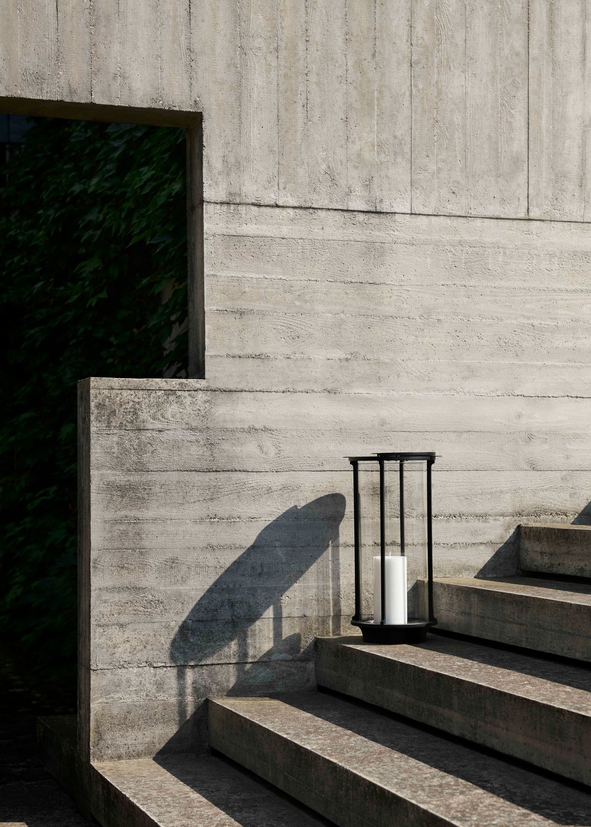 Außenlaterne für Kerzen HURRICANE SC83 aus Glas und schwarzem Aluminium