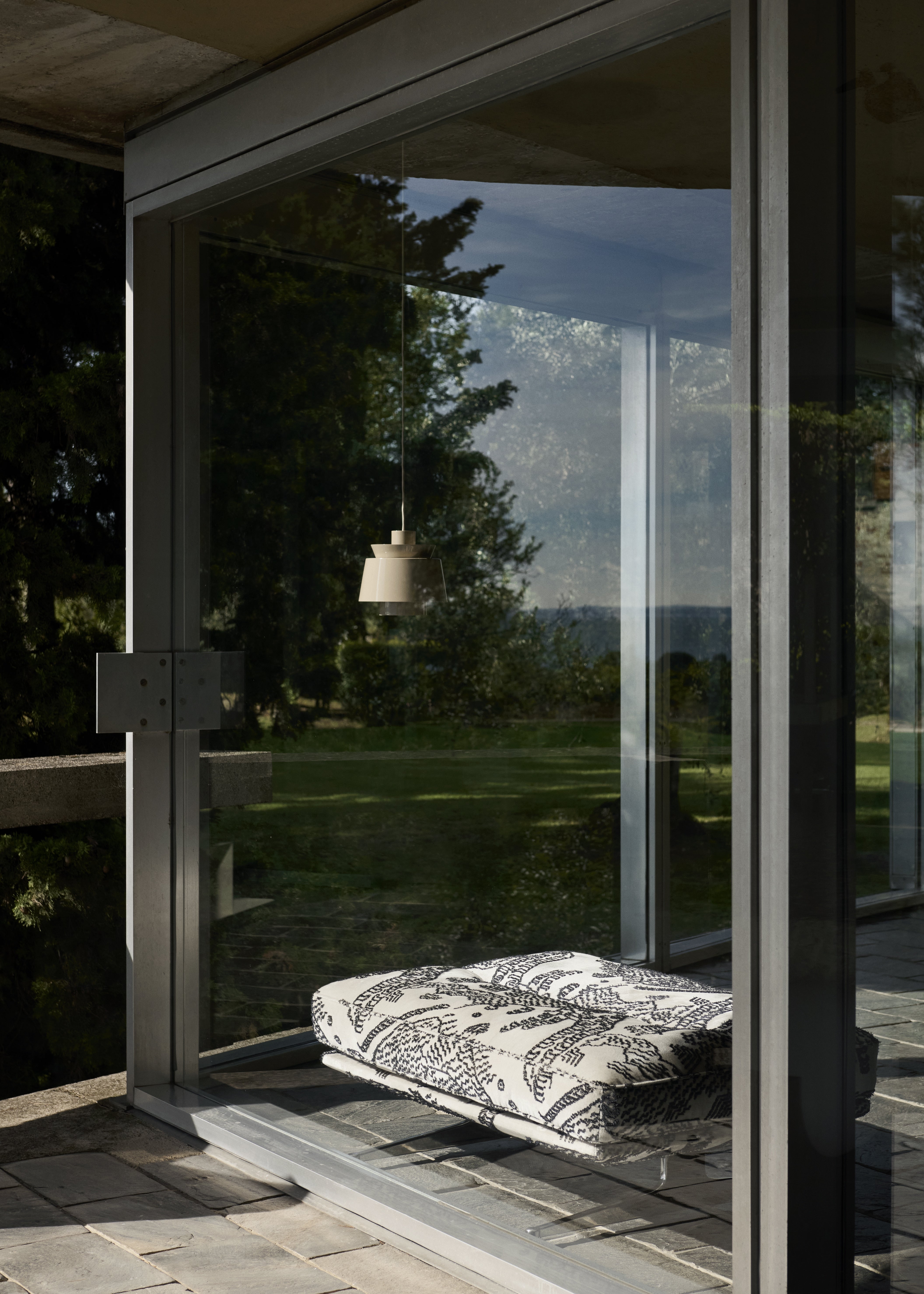 Hängelampe UTZON JU1 in grau-beige