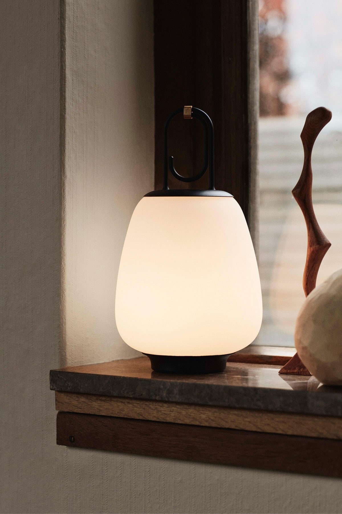 Tragbare Außenlampe LUCCA SC51 in Weiß mit schwarzem Finish