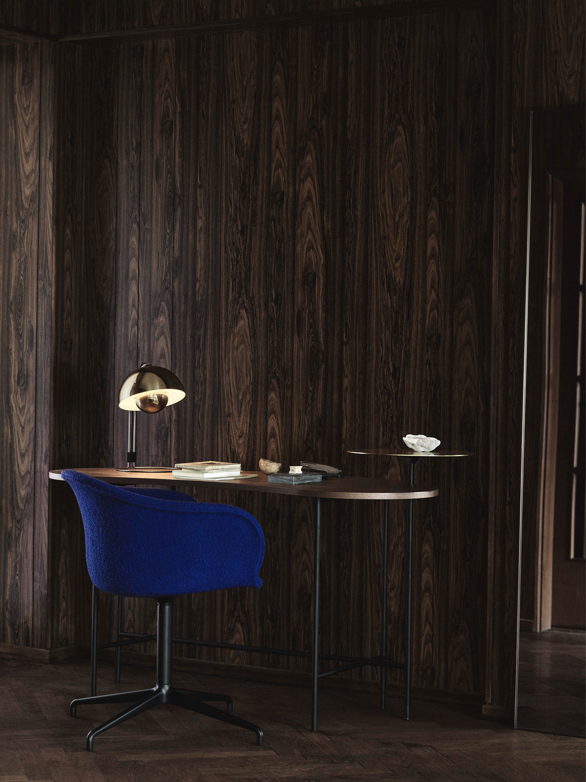 Stuhl ELEFY JH30 beige mit schwarzer Eichenbasis