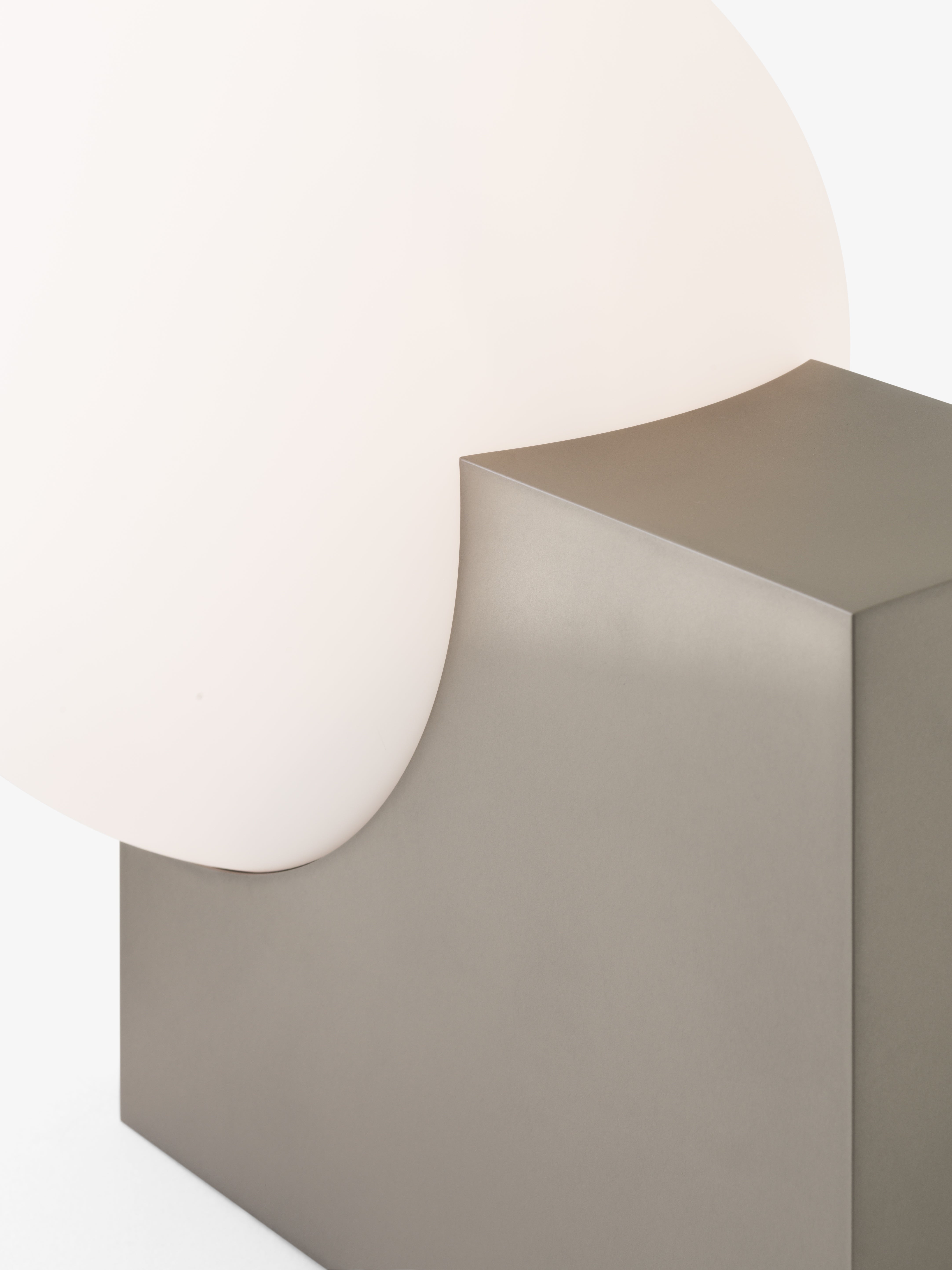 Stehlampe JOURNEY SH4 mit Glas-Schirm und gebürstetem Stahlfuß