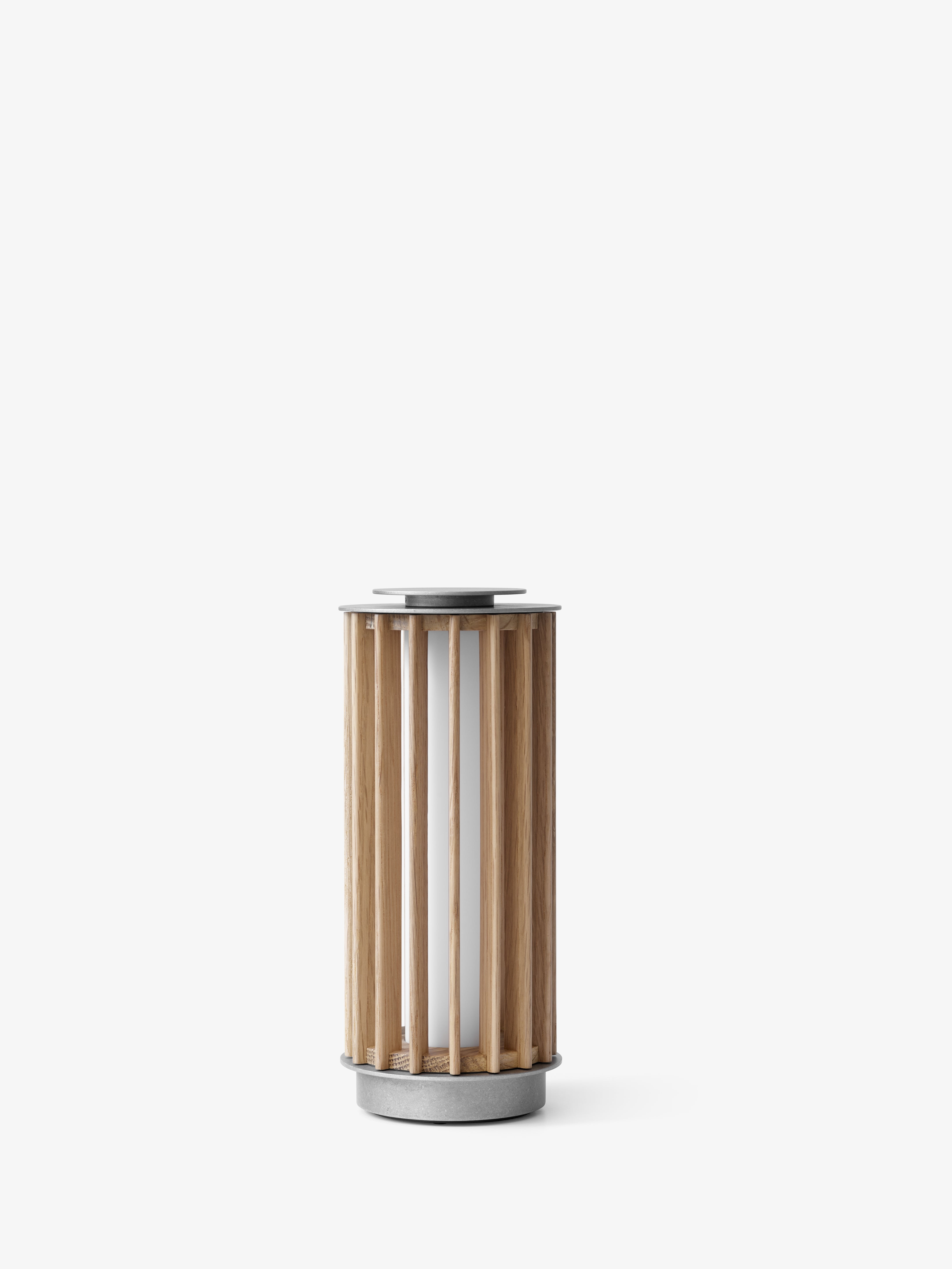 Tragbare Lampe NUMBRA TY3 aus Aluminium mit Eichenholz.