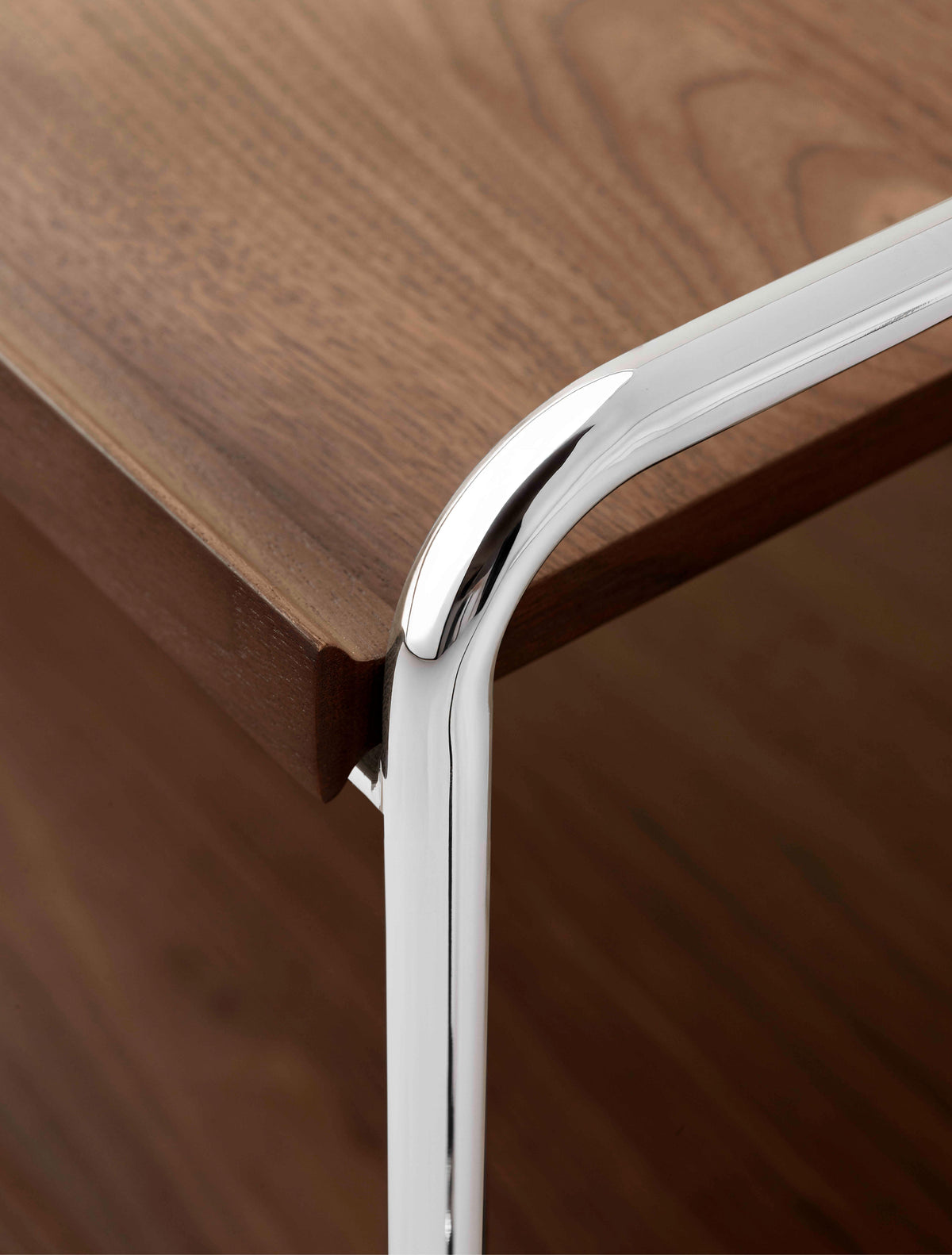Regal ALIMA NDS6 verchromt mit Nussbaumholz
