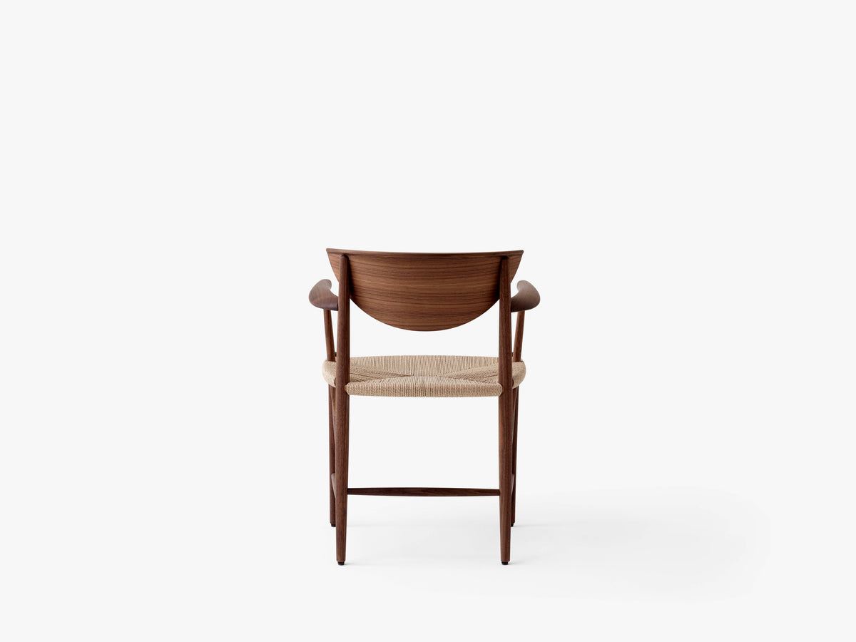 Sessel mit Armlehnen DRAWN HM4 geölte Walnuss mit gewebtem Sitz