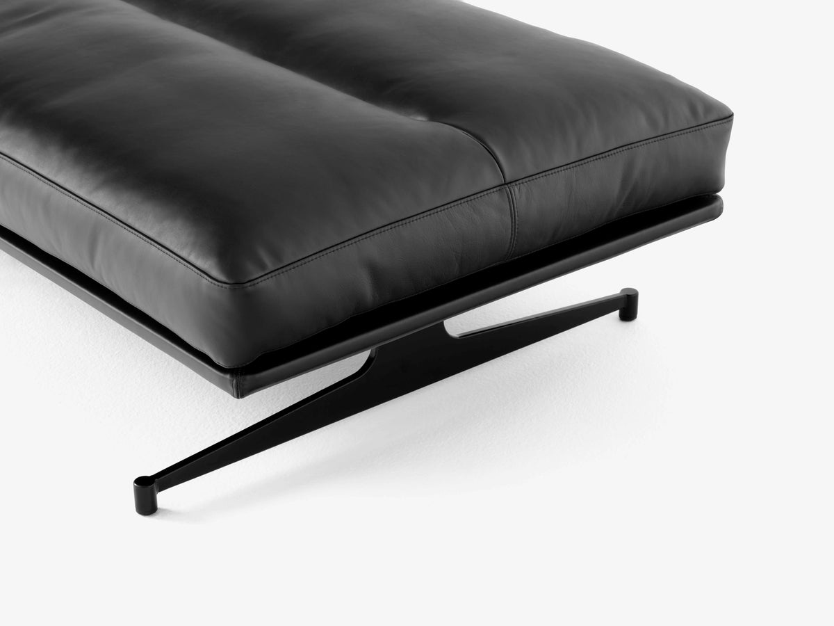 Hocker INLAND AV32 gepolstert mit schwarzem Gestell