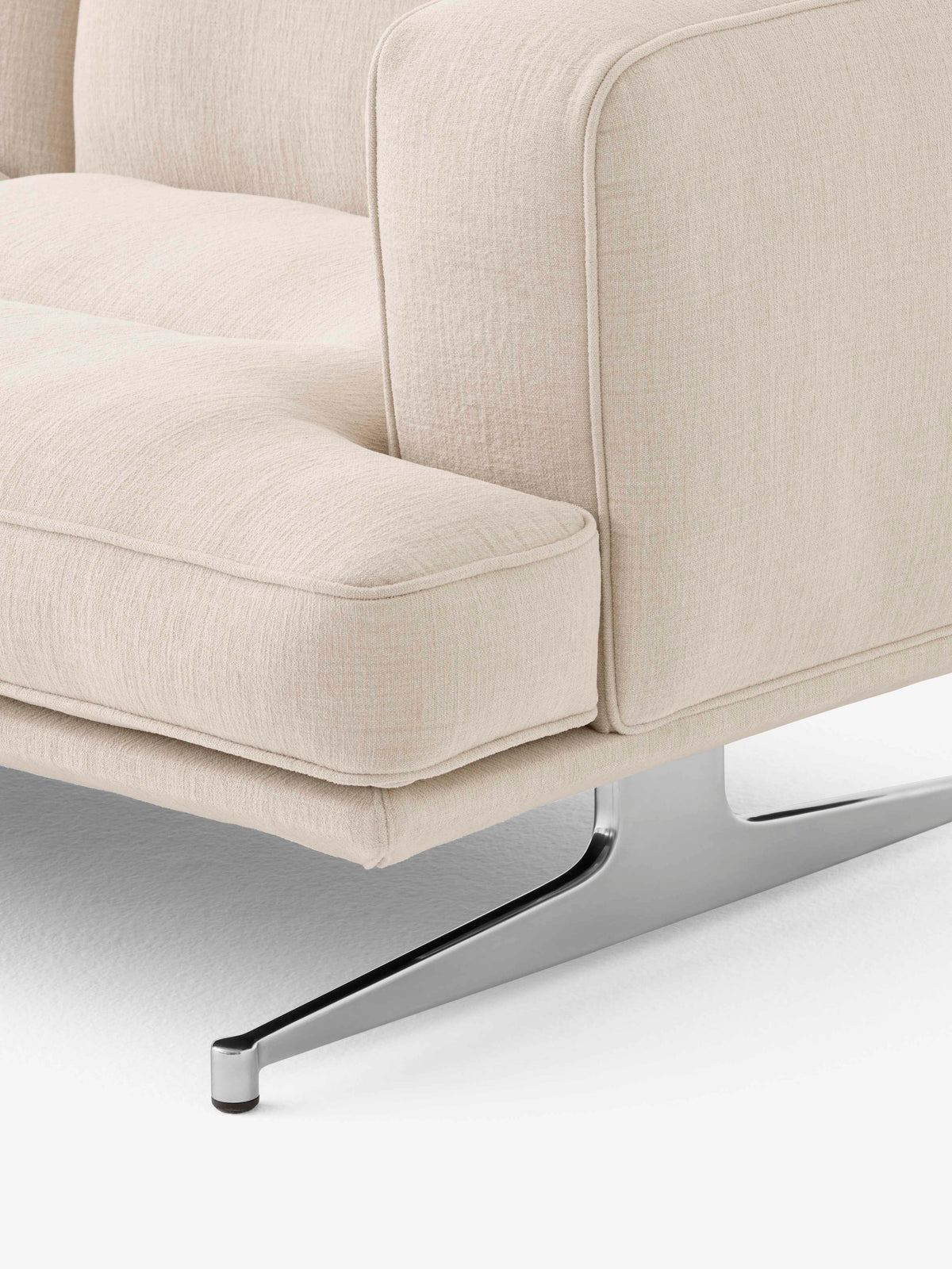 Symmetrische Eckcouch INLAND AV41 gepolstert mit Aluminiumgestell