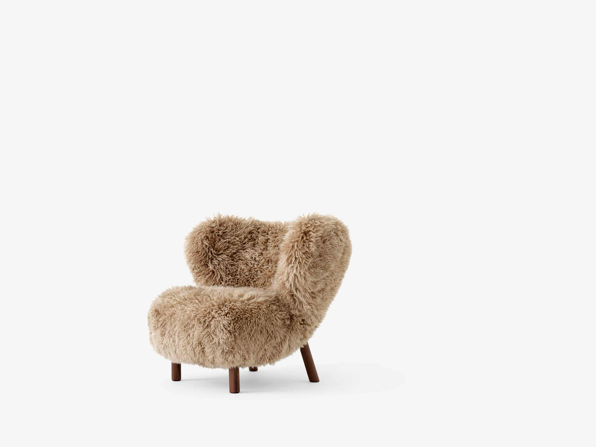 Sessel LITTLE PETRA VB1 gepolstert mit Nussbaumfuß