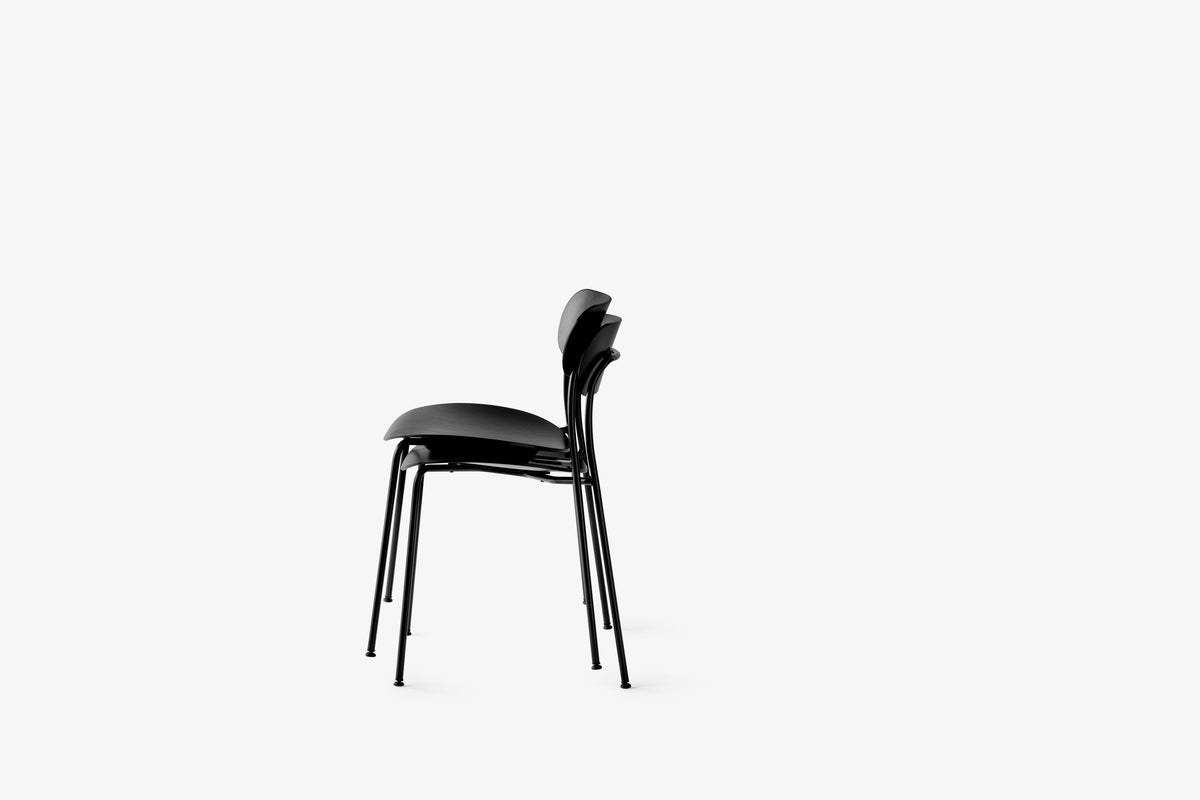 Stuhl PAVILION AV1 in schwarz lackierter Eiche mit schwarzem Gestell