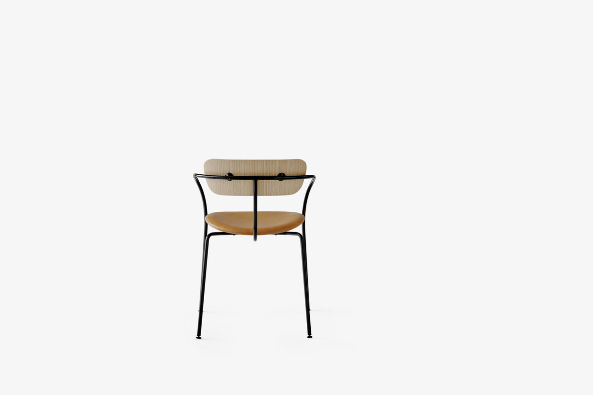 Stuhl PAVILION AV4 aus lackierter Eiche mit gepolsterter Sitzfläche und schwarzem Gestell