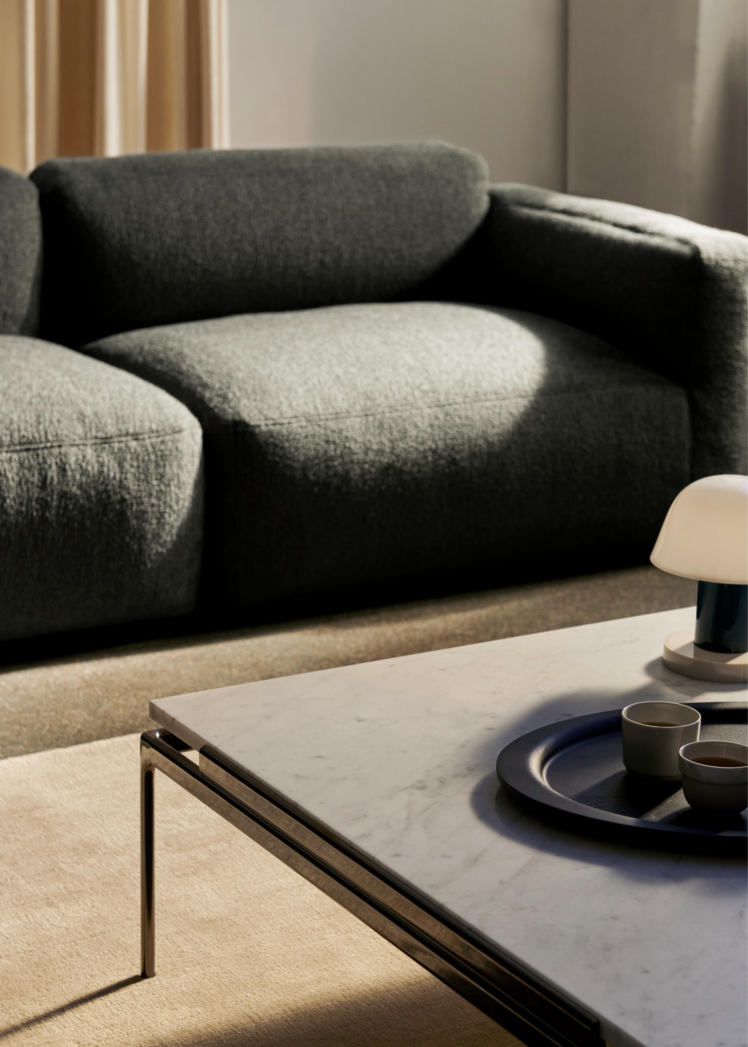 Quadratischer Couchtisch SETT LN13 mit rauchigem Glas und verchromtem Gestell