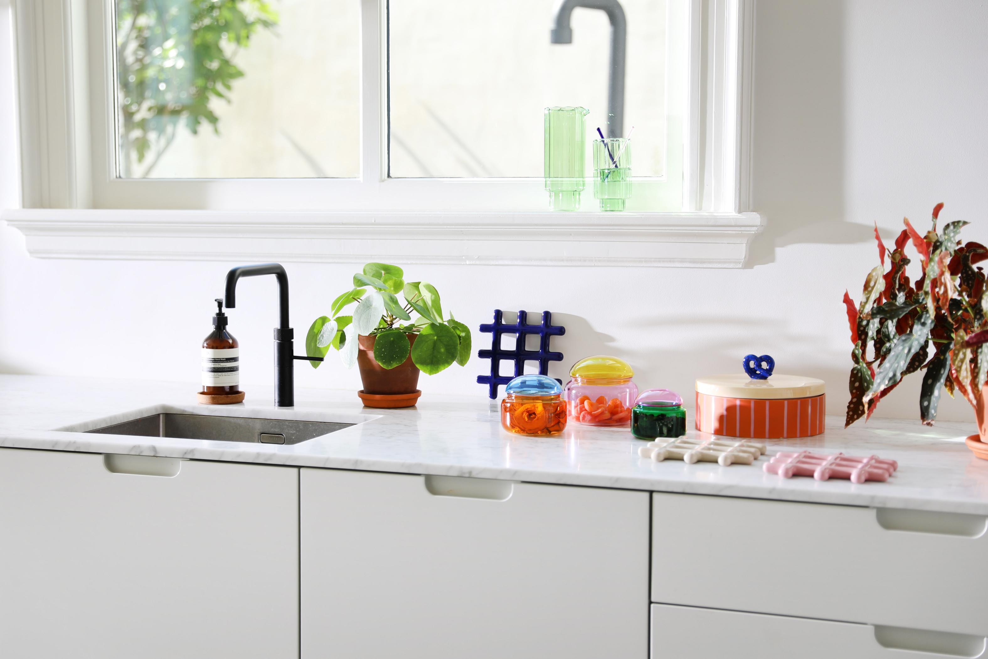 Glass container PUFFY pink with yellow lid