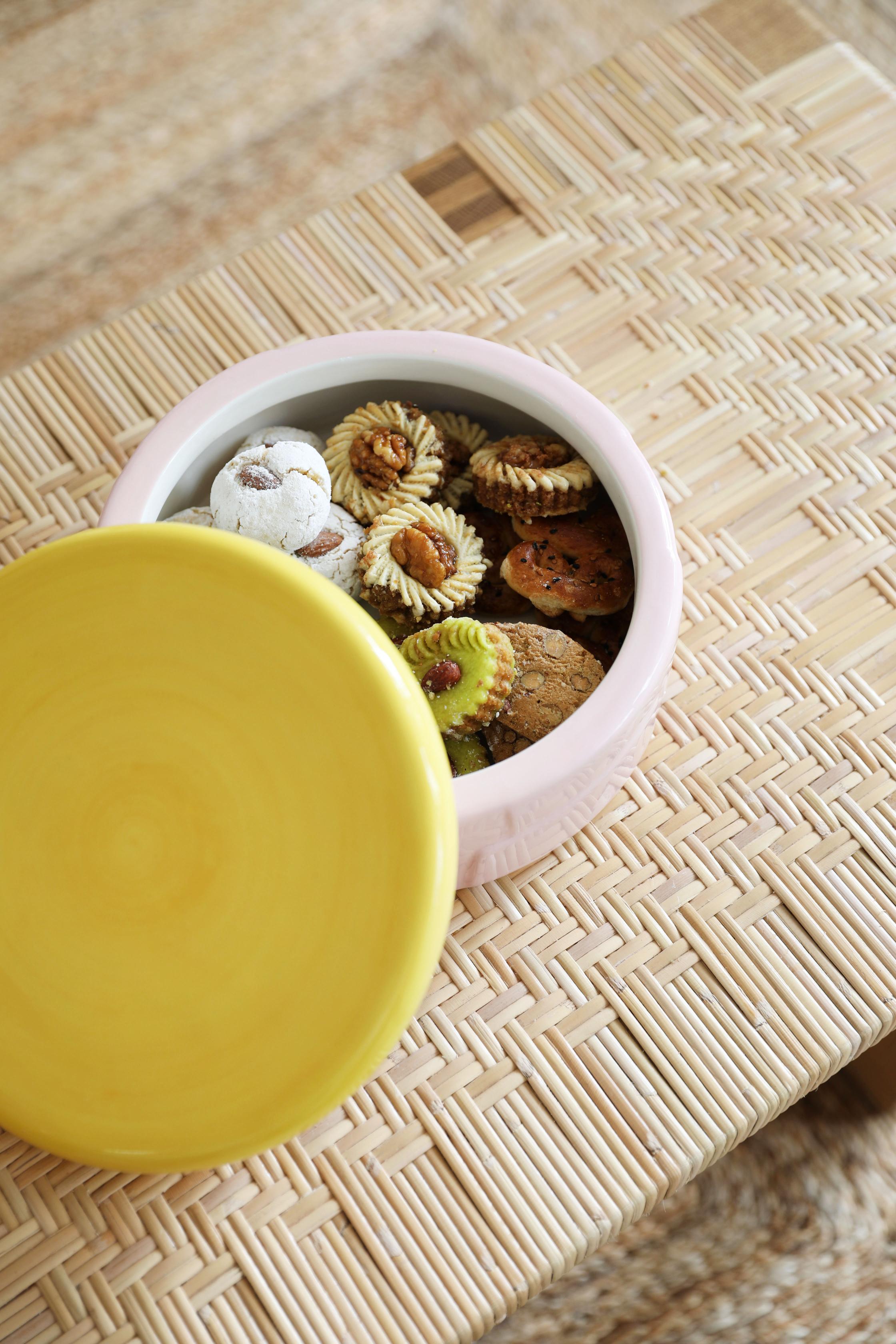 FLAKE container pink with yellow lid