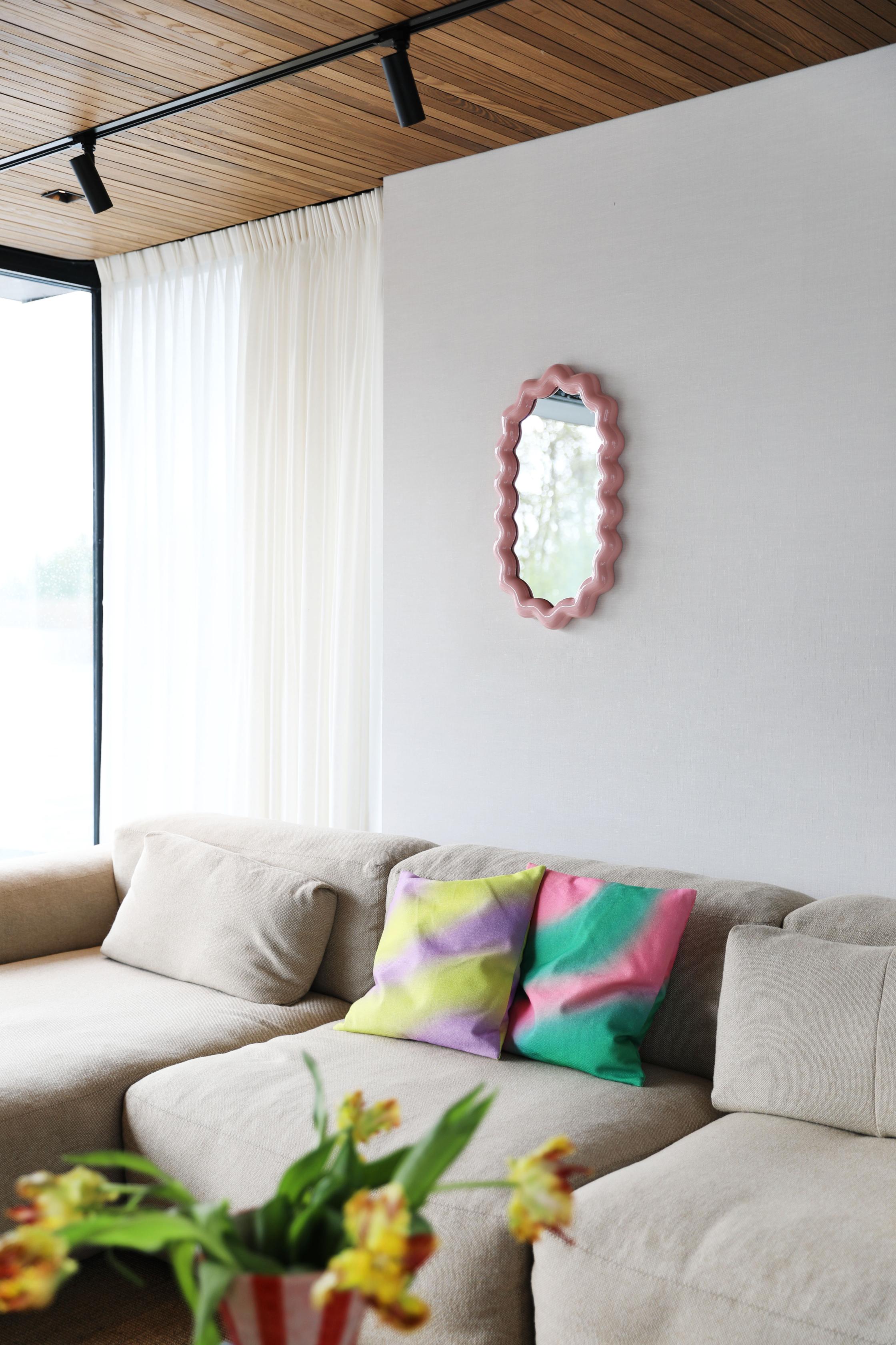 Zigzag Pink Oval Mirror