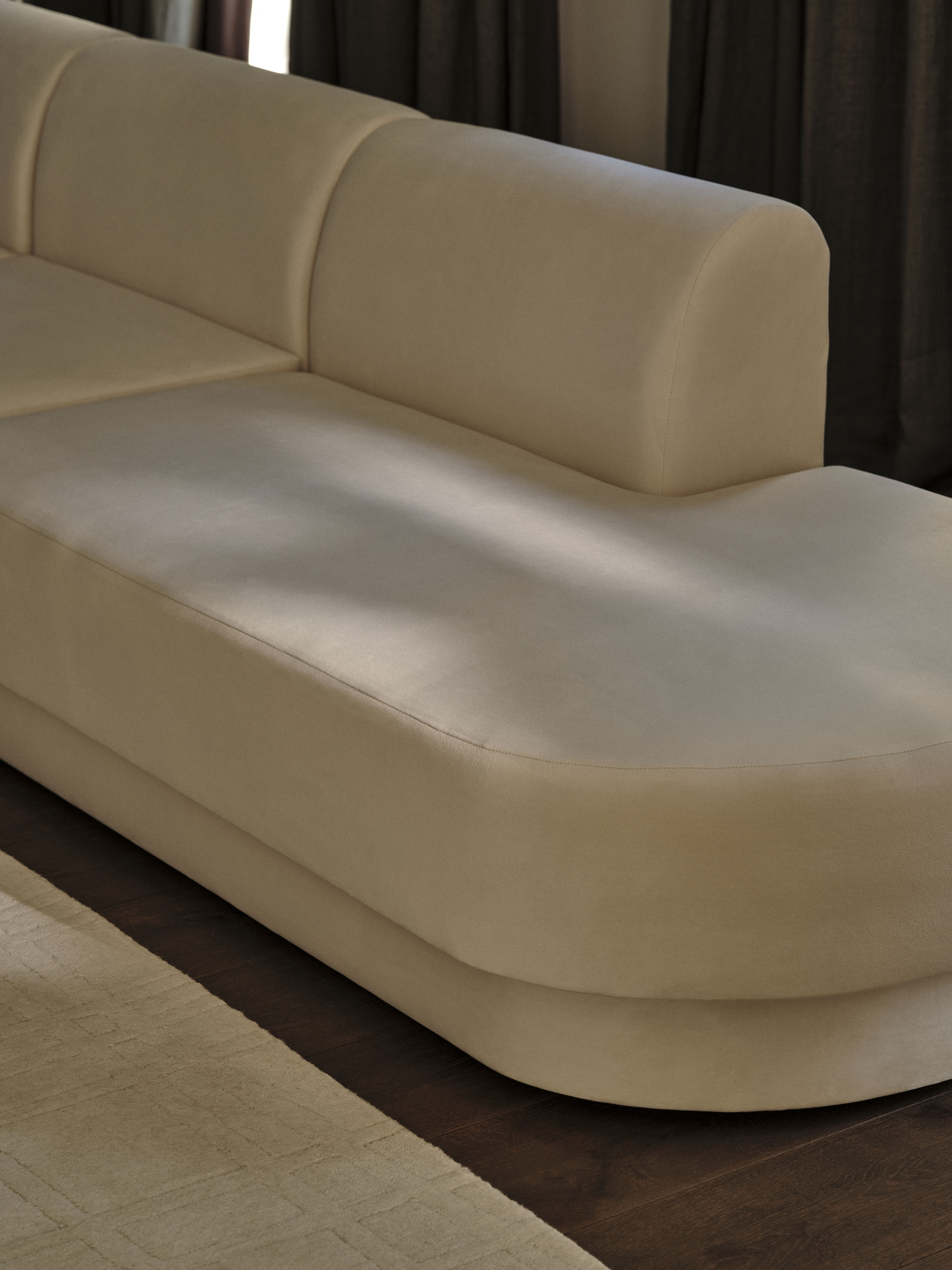 Modulares Samt-Ecksofa rechtsseitig für 7 Personen MILEY hellbeige