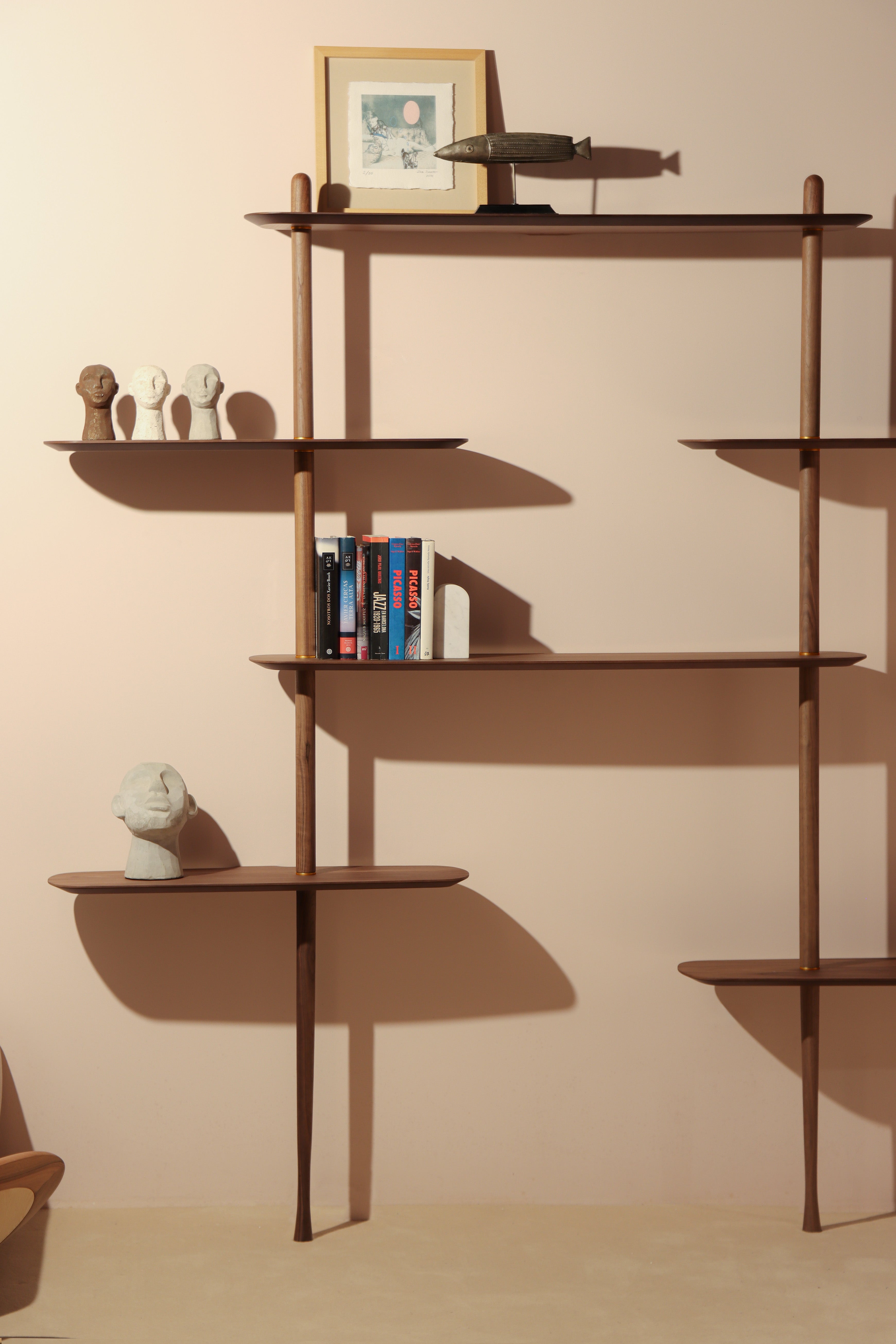 Wandregal AXIS 2 Nussbaumfurnier