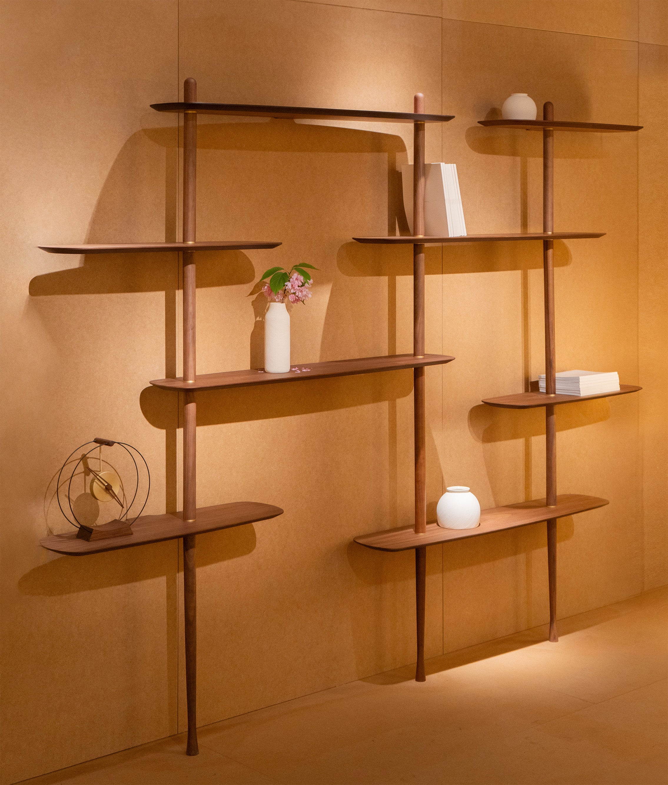 Wandregal AXIS 3 schwarz Eschenfurnier