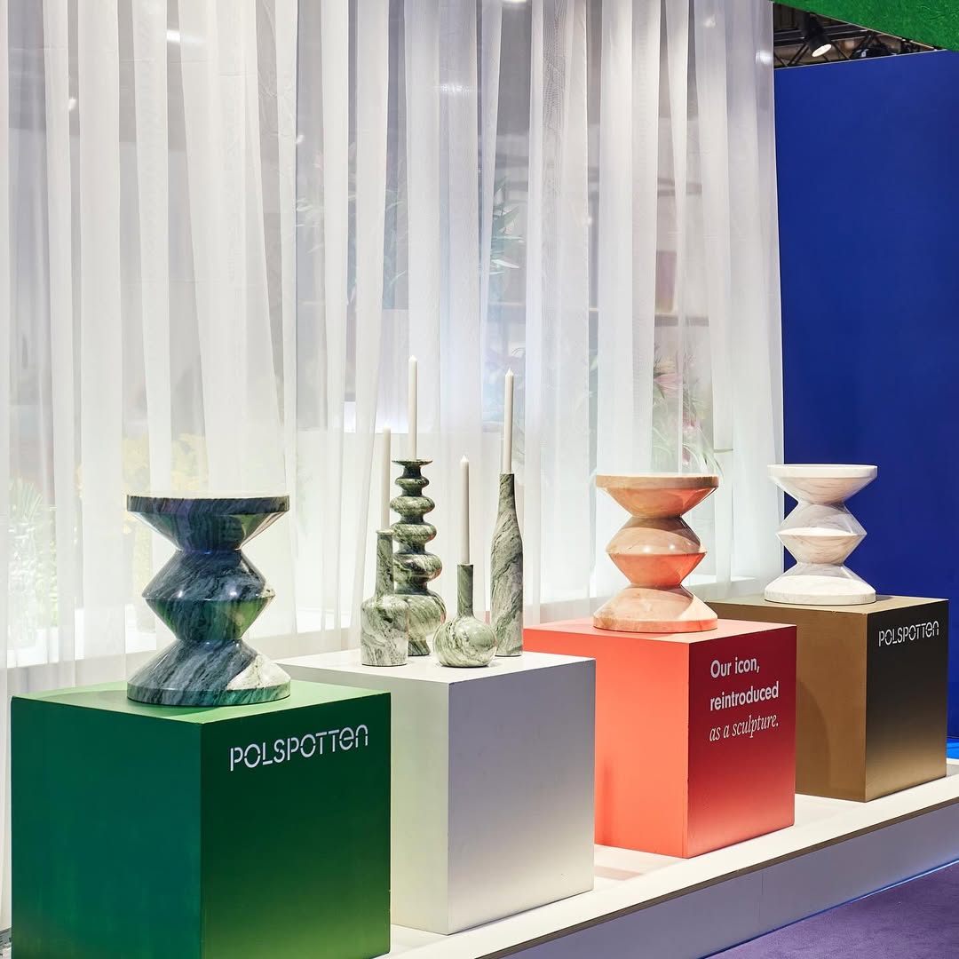 ZIG ZAG Hocker aus weißem Marmor