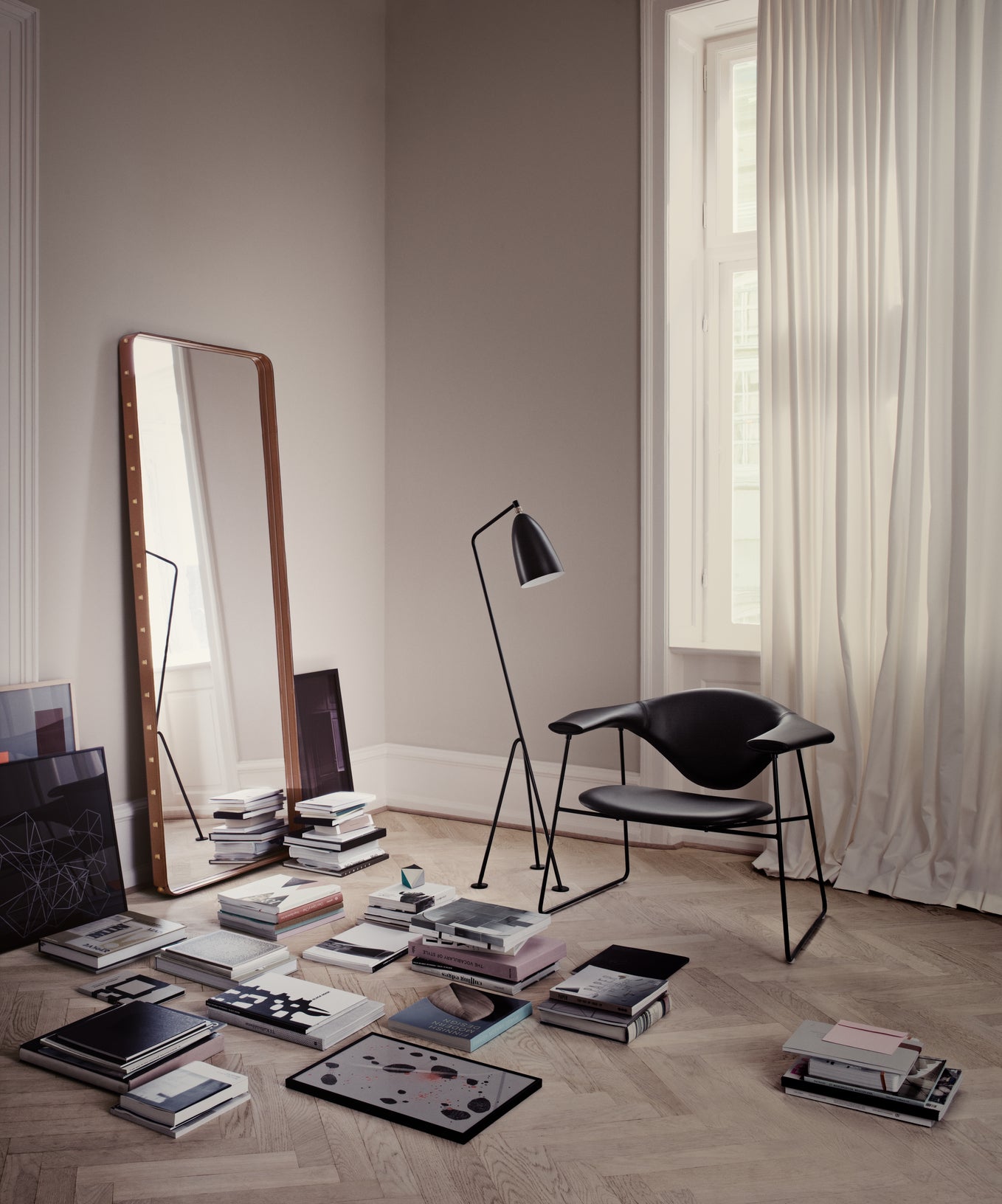 GRÄSHOPPA black matte tripod floor lamp