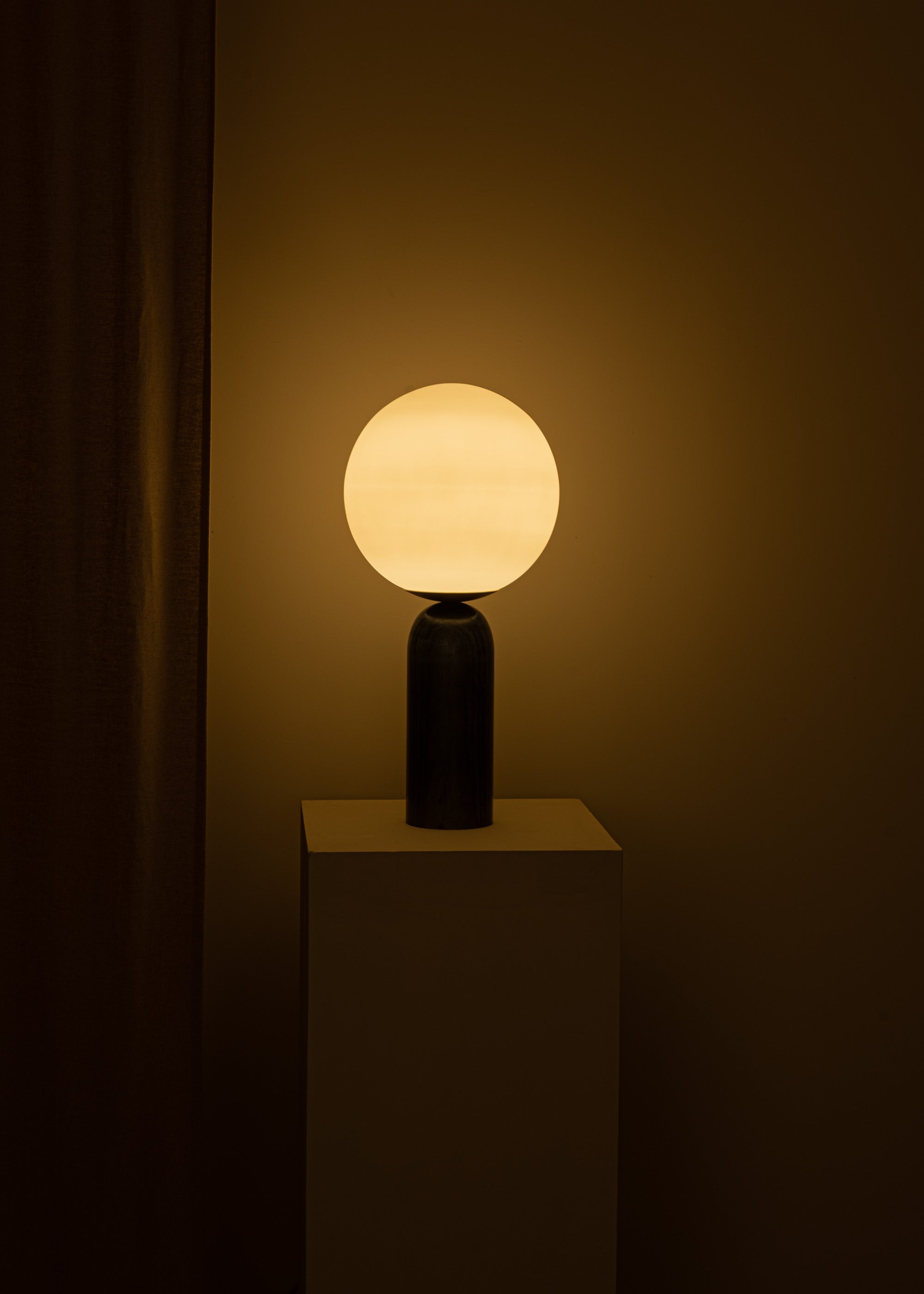ATLAS Black Marble Table Lamp