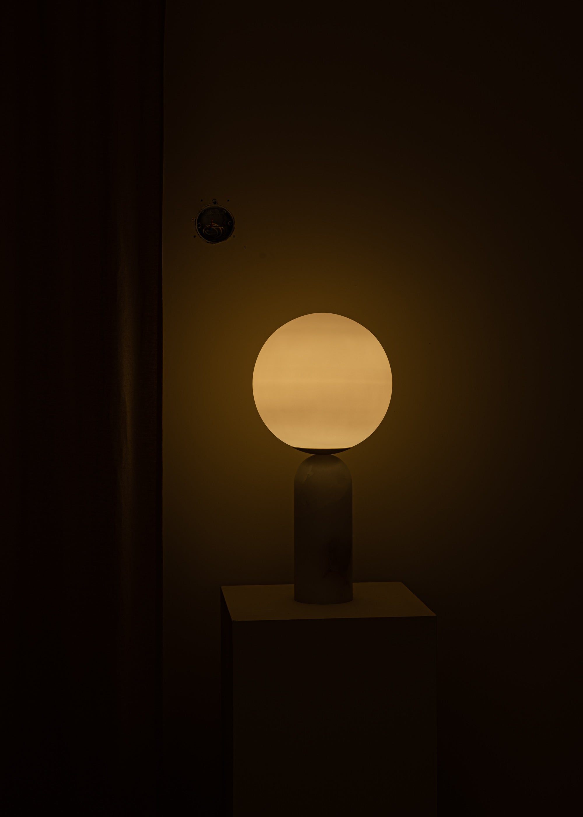 ATLAS Table Lamp White Alabaster