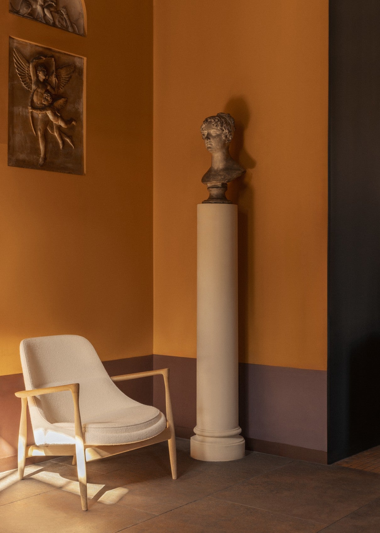 ELIZABETH armchair in cognac leather with oak base [Julia]