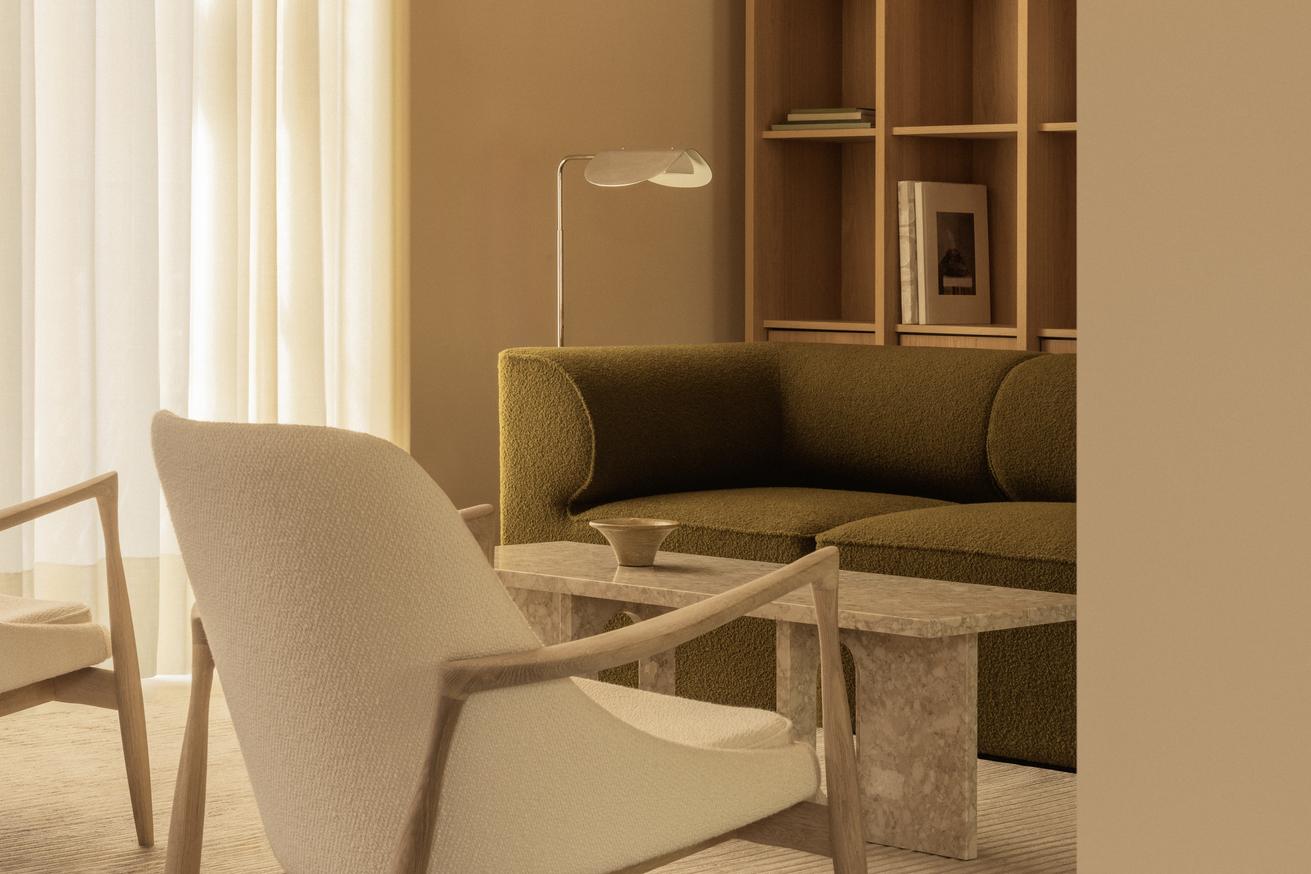 ELIZABETH armchair in cognac leather with oak base [Julia]