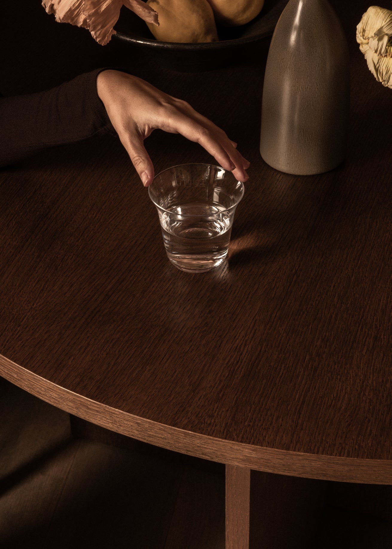 Round Table ANDROGYNE dark oak veneer