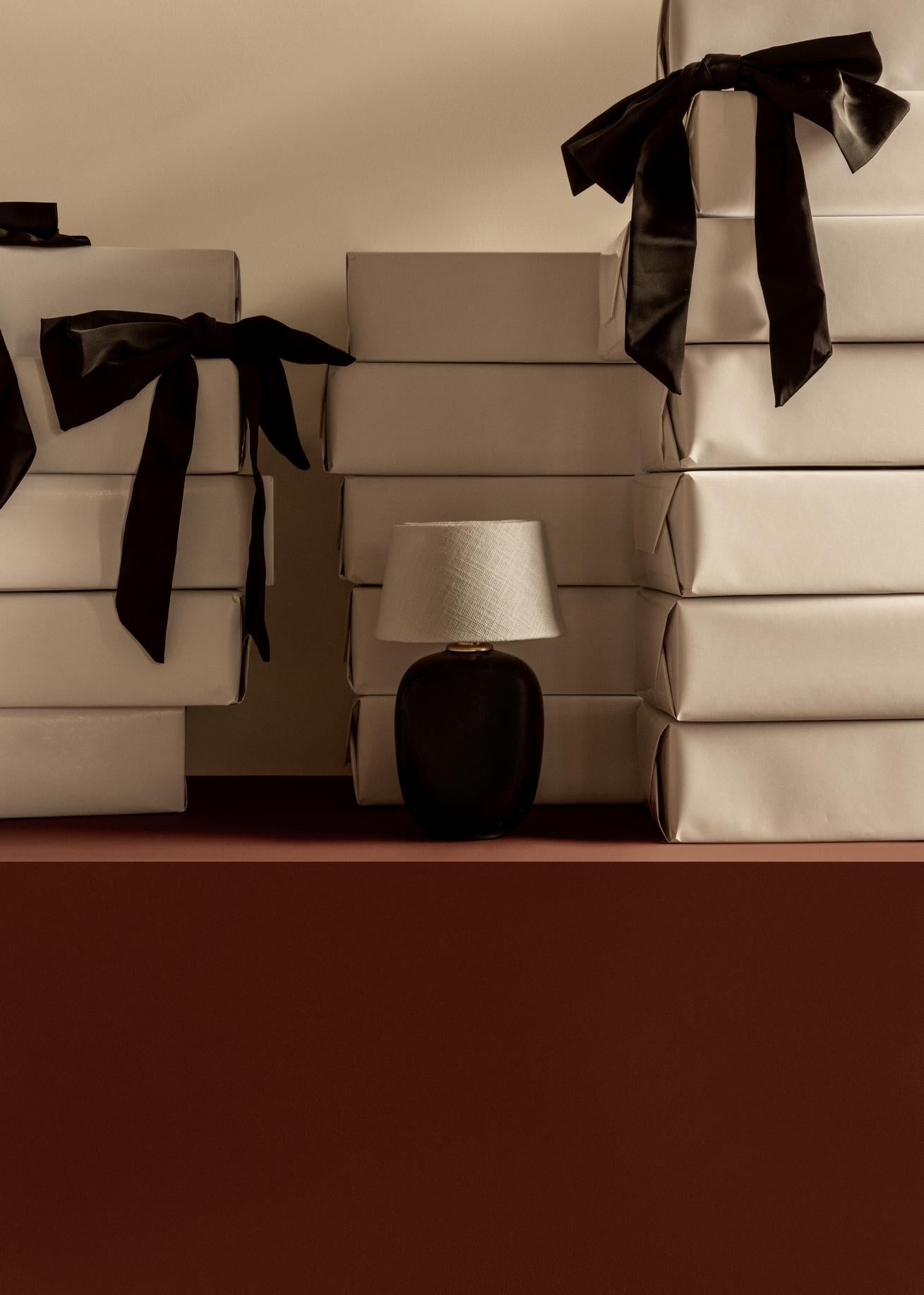 Tragbare Lampe TORSO schwarze Keramik mit weißem Schirm