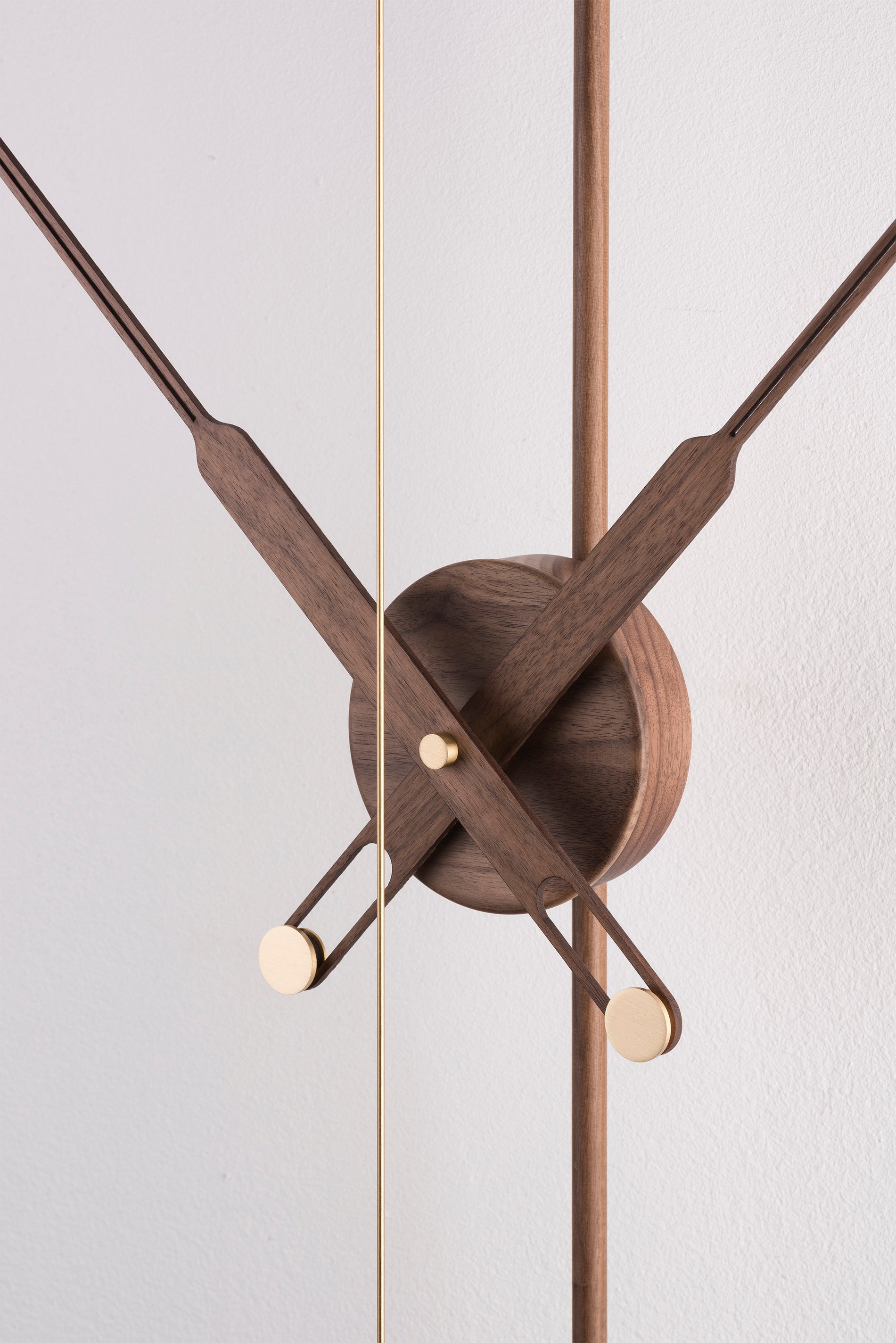 Wanduhr BARCELONA PREMIUM Nussbaum mit Messing