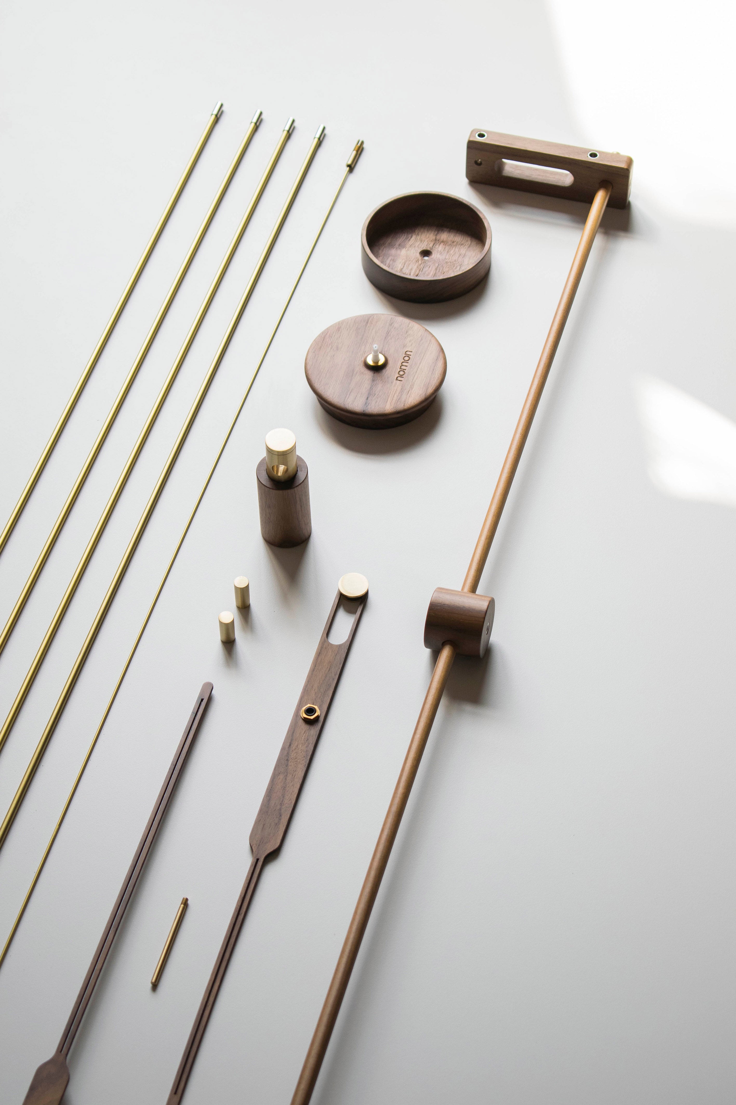Wanduhr BARCELONA PREMIUM Nussbaum mit Messing