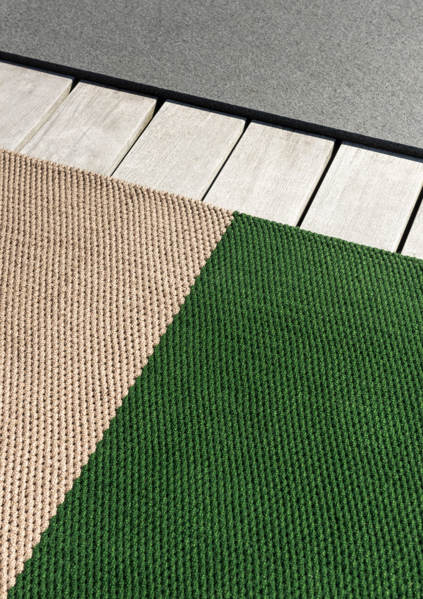 Deck beige with green external rug