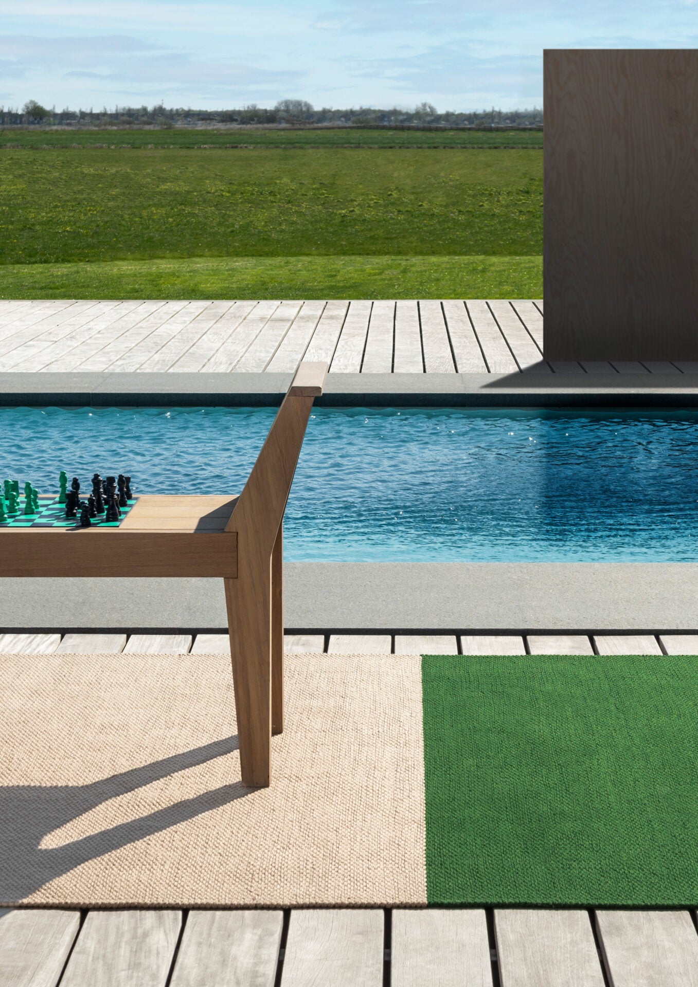 Deck beige with green external rug