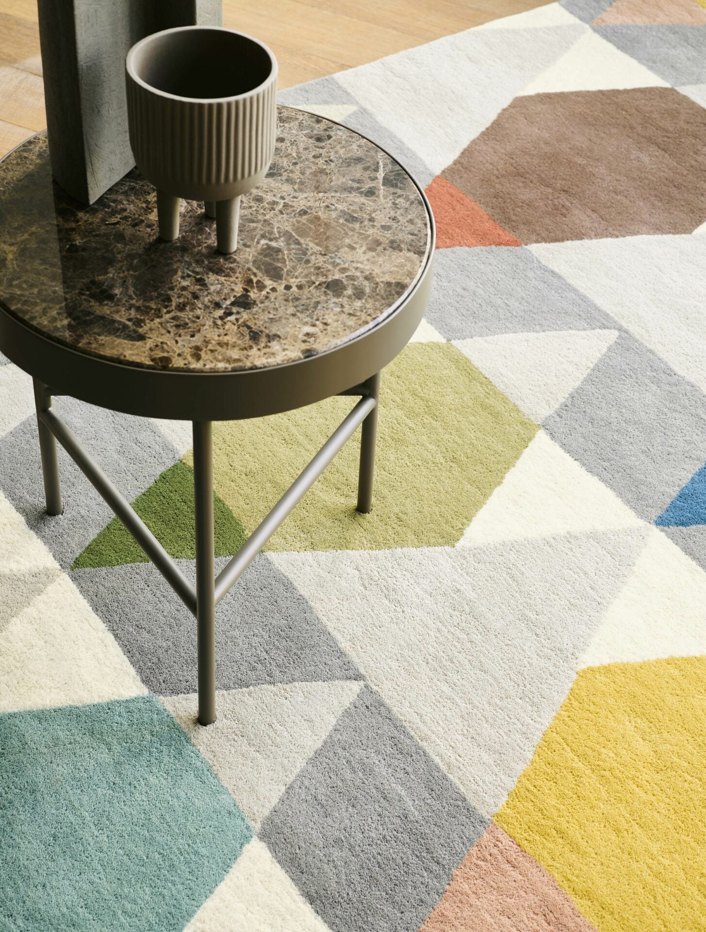 Estella vases rug geometric pattern