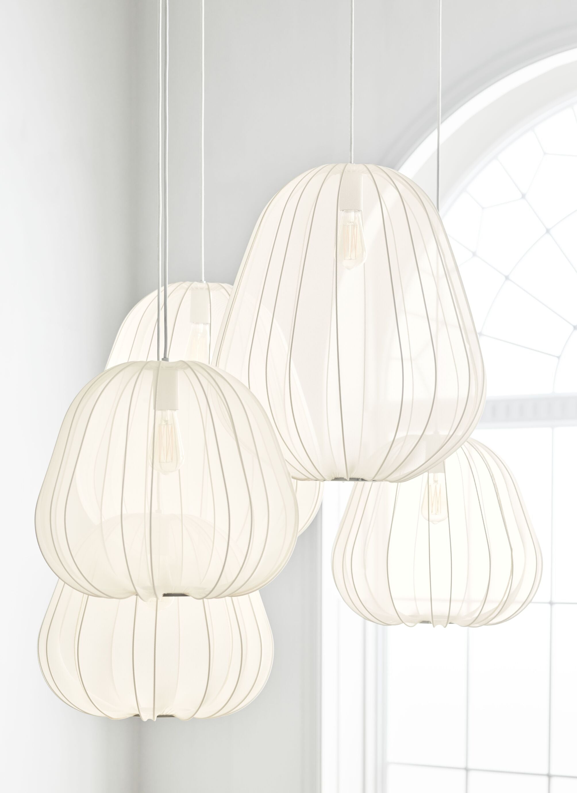 Ballon hanging lamp broken white