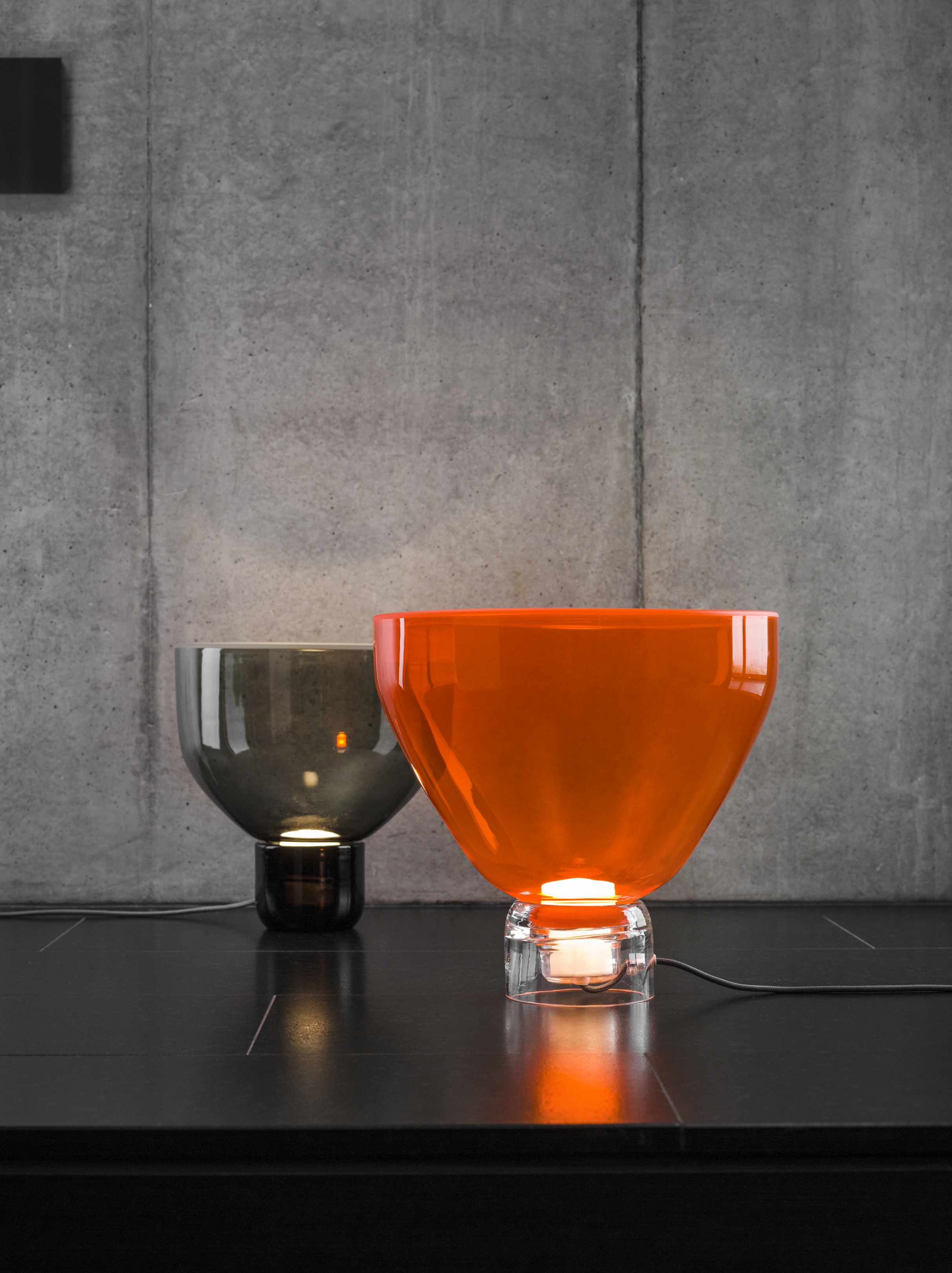 Lightline table lamp shiny base
