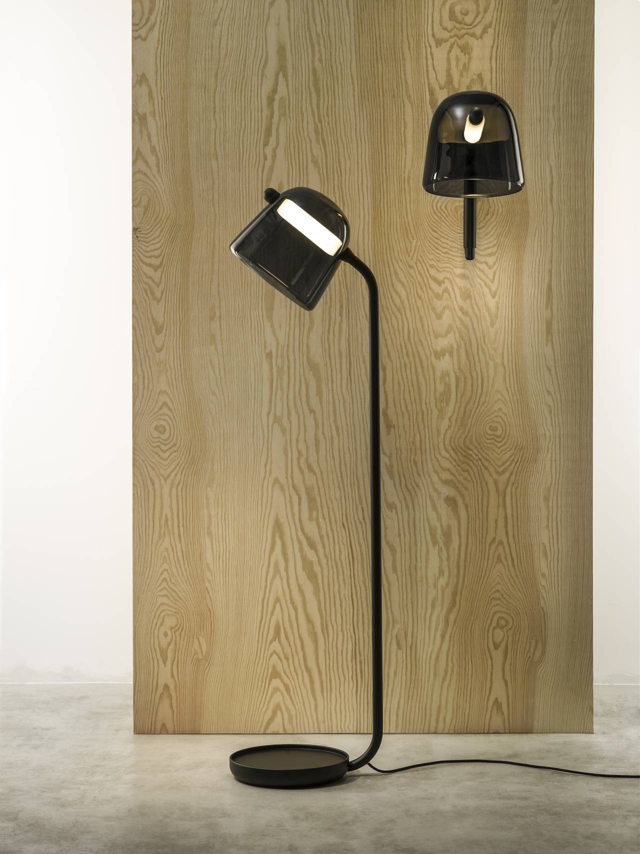 Wall lamp can be black base