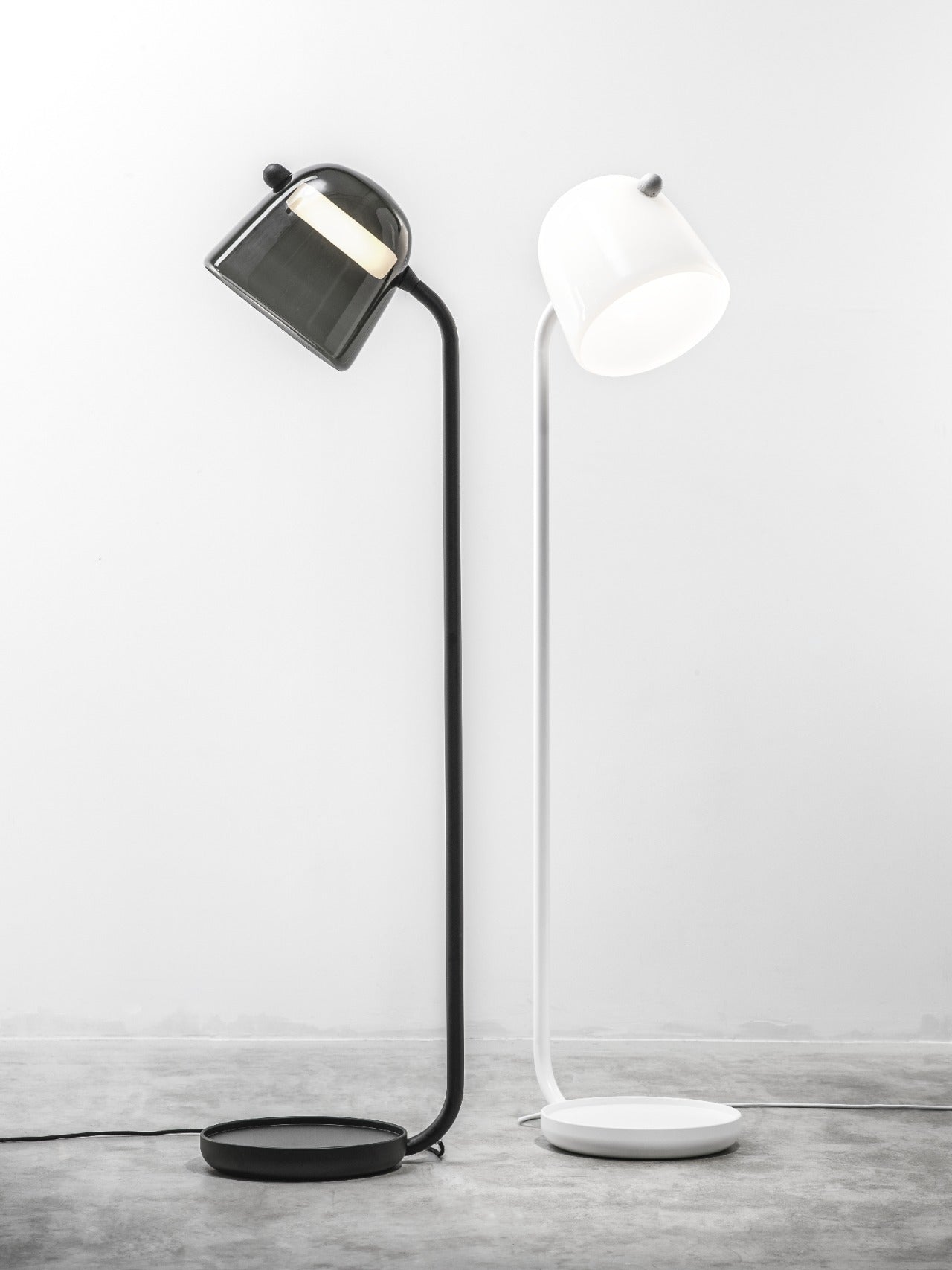Stehlampe kann weiße Basis sein