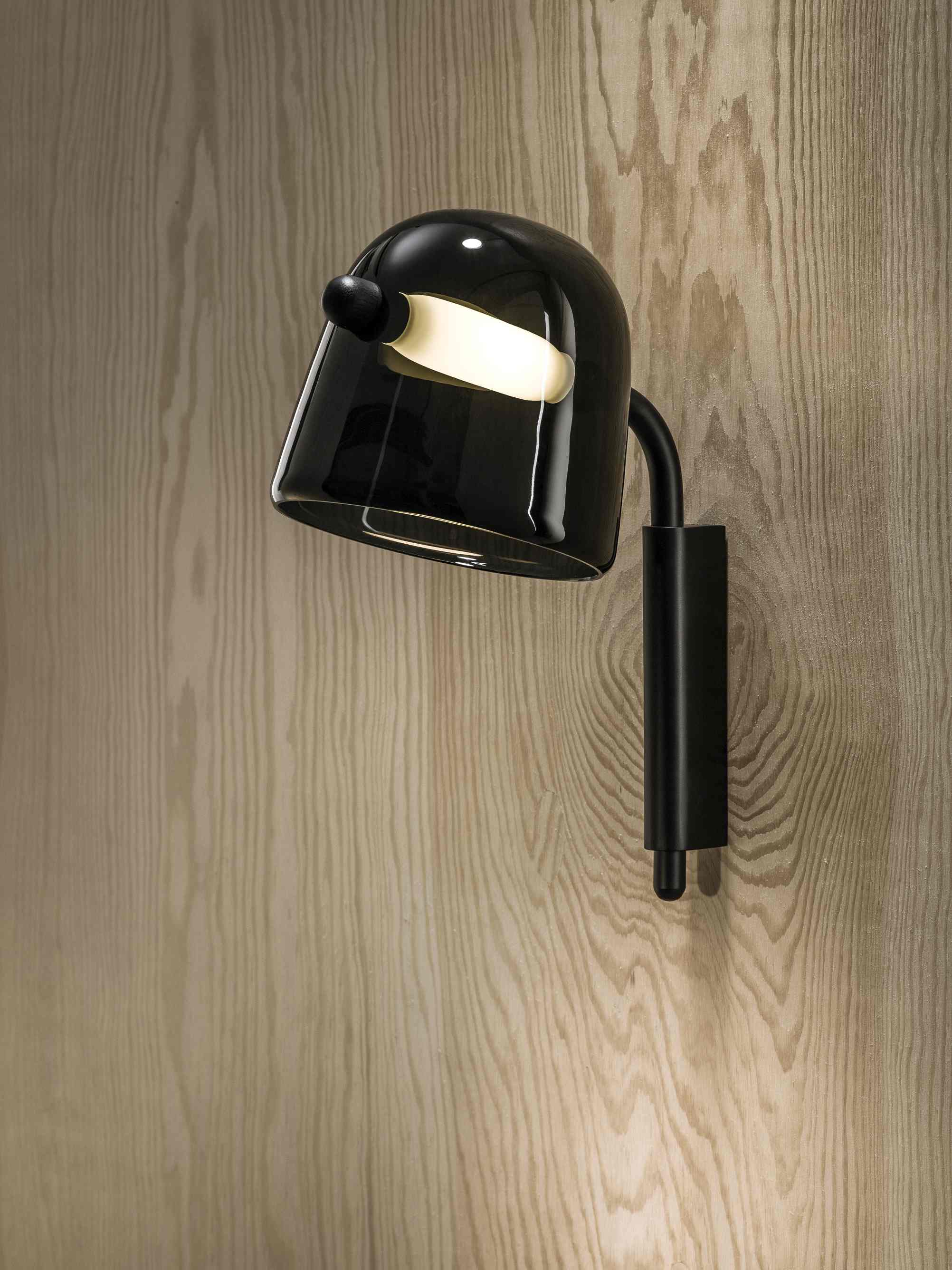 Wandlampe kann eine schwarze Basis sein