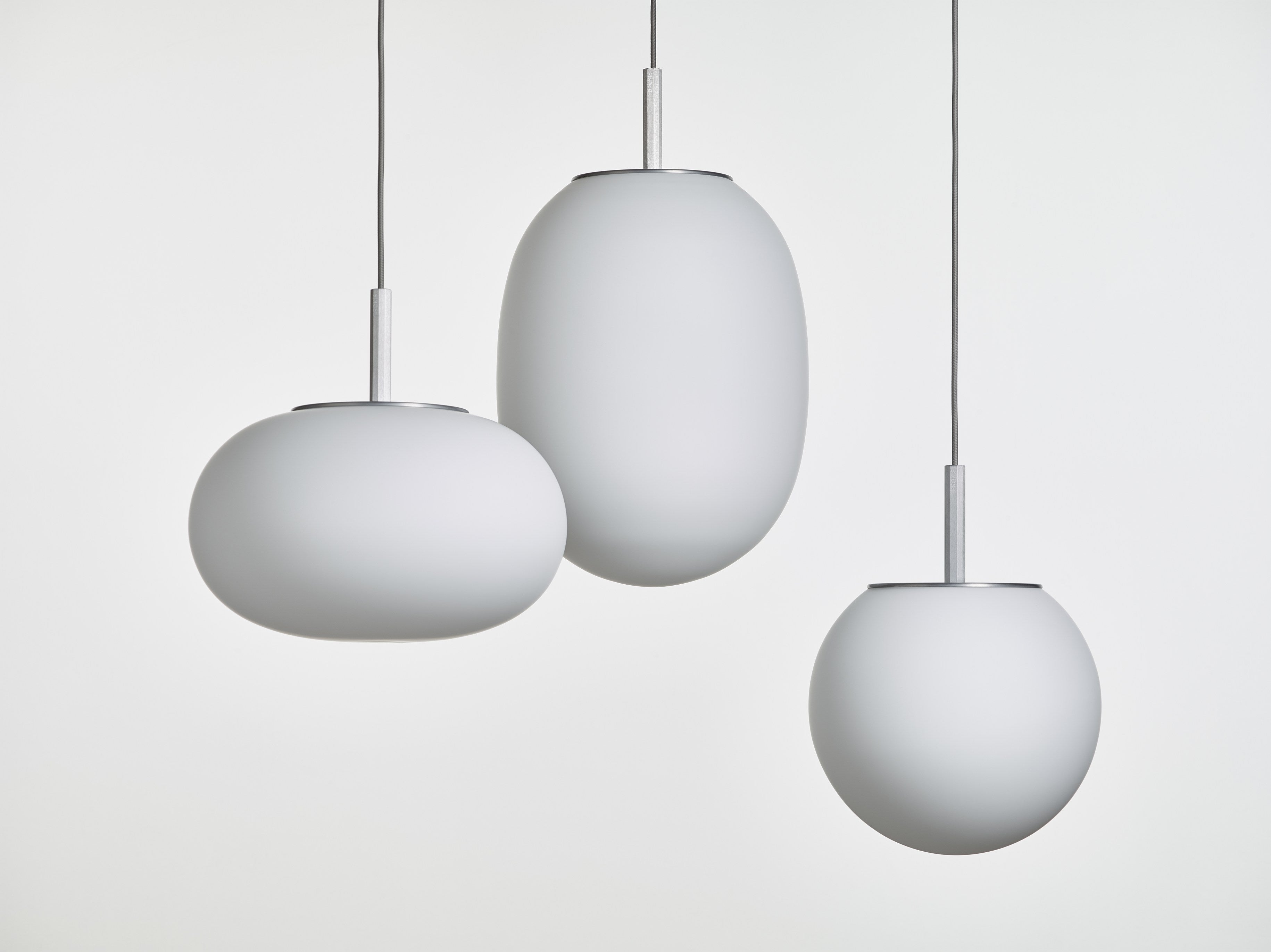 Hängende Lampe ovales mattes Glas