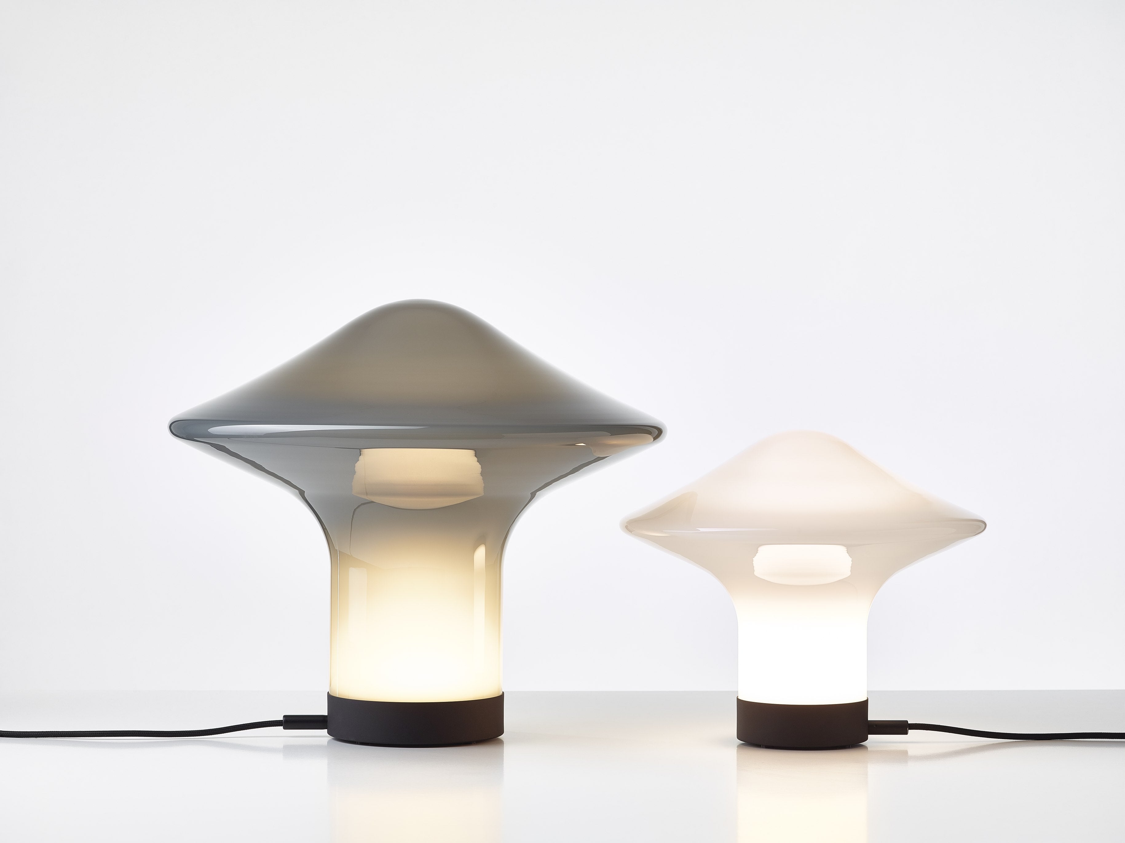Trottel -Tischlampe Informiertes Glas