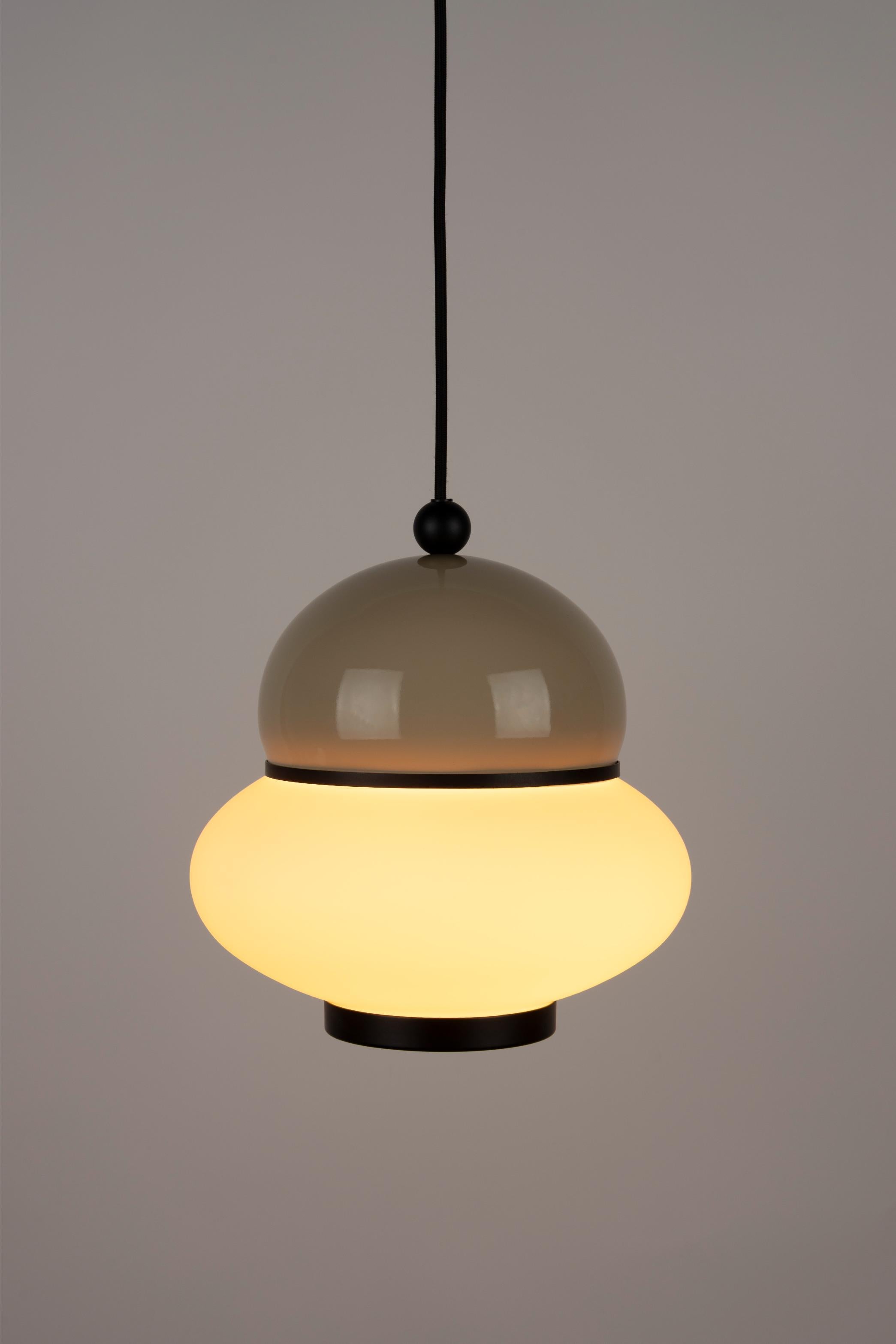 Hängelampe BUMBLE in Beige mit schwarzem Finish