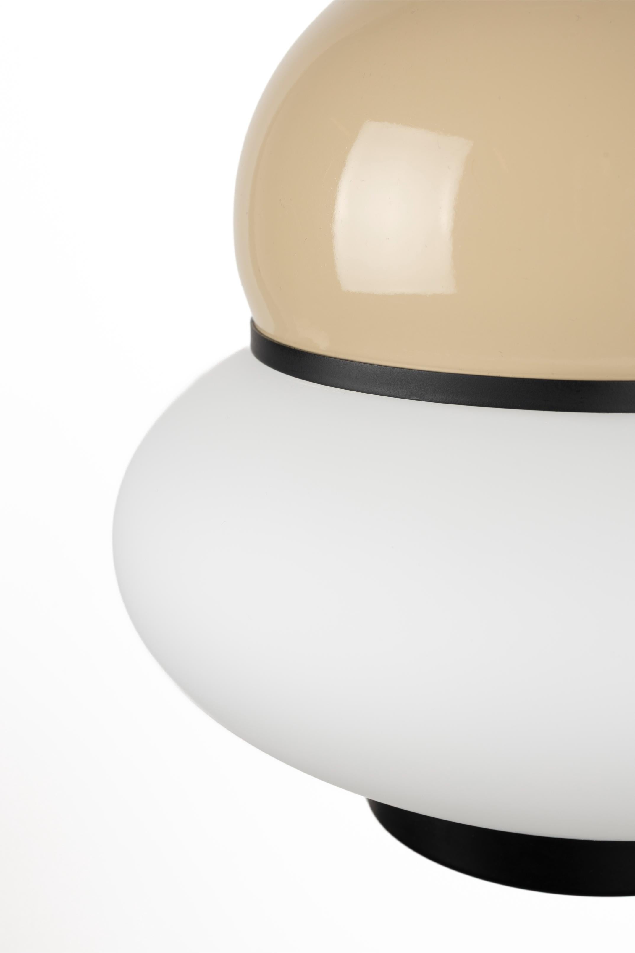 Hängelampe BUMBLE in Beige mit schwarzem Finish