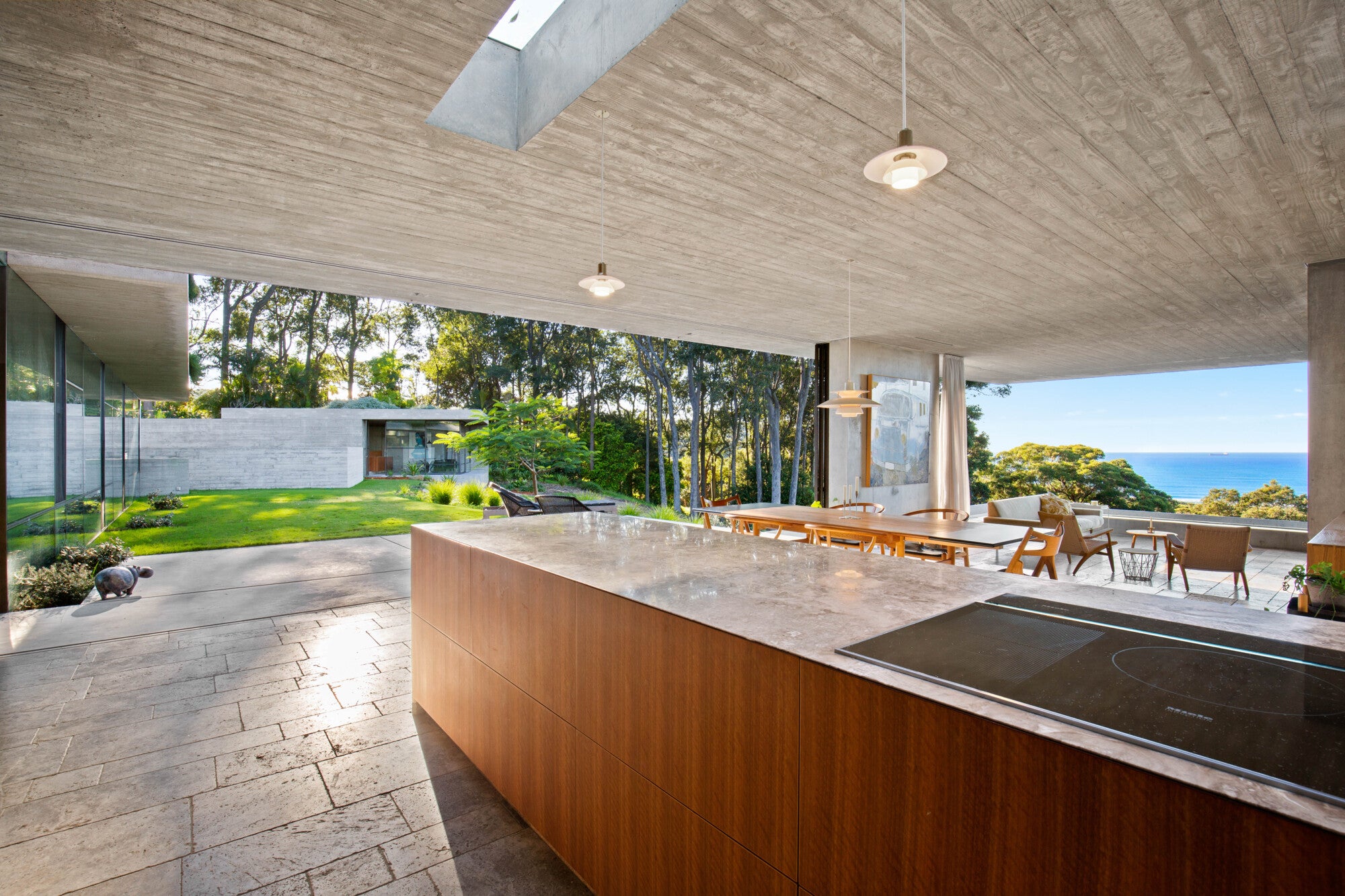 Pendelleuchte PH 2/1 weiß mit messingfarbener Oberfläche