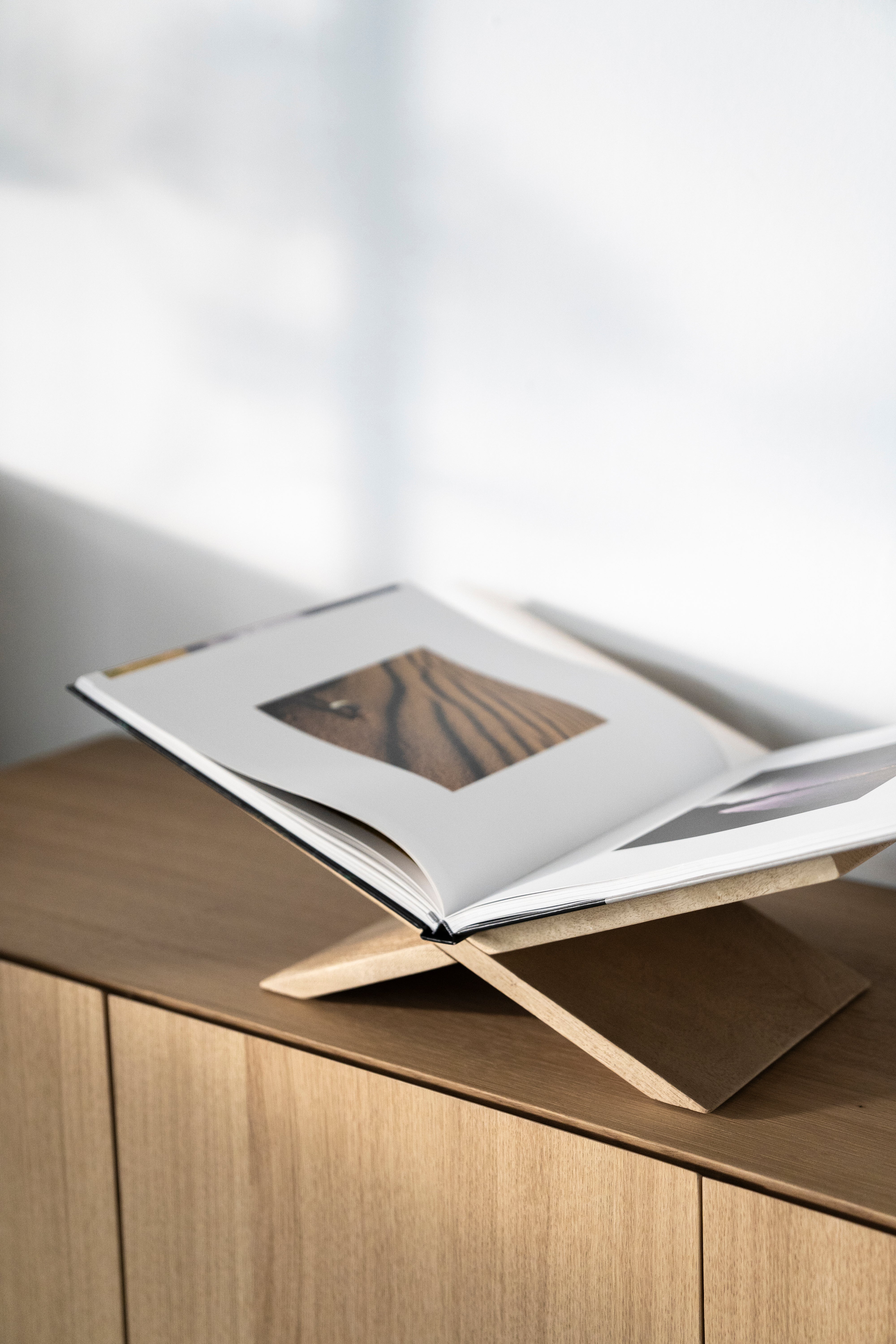 Buchständer TEE helles Mangoholz