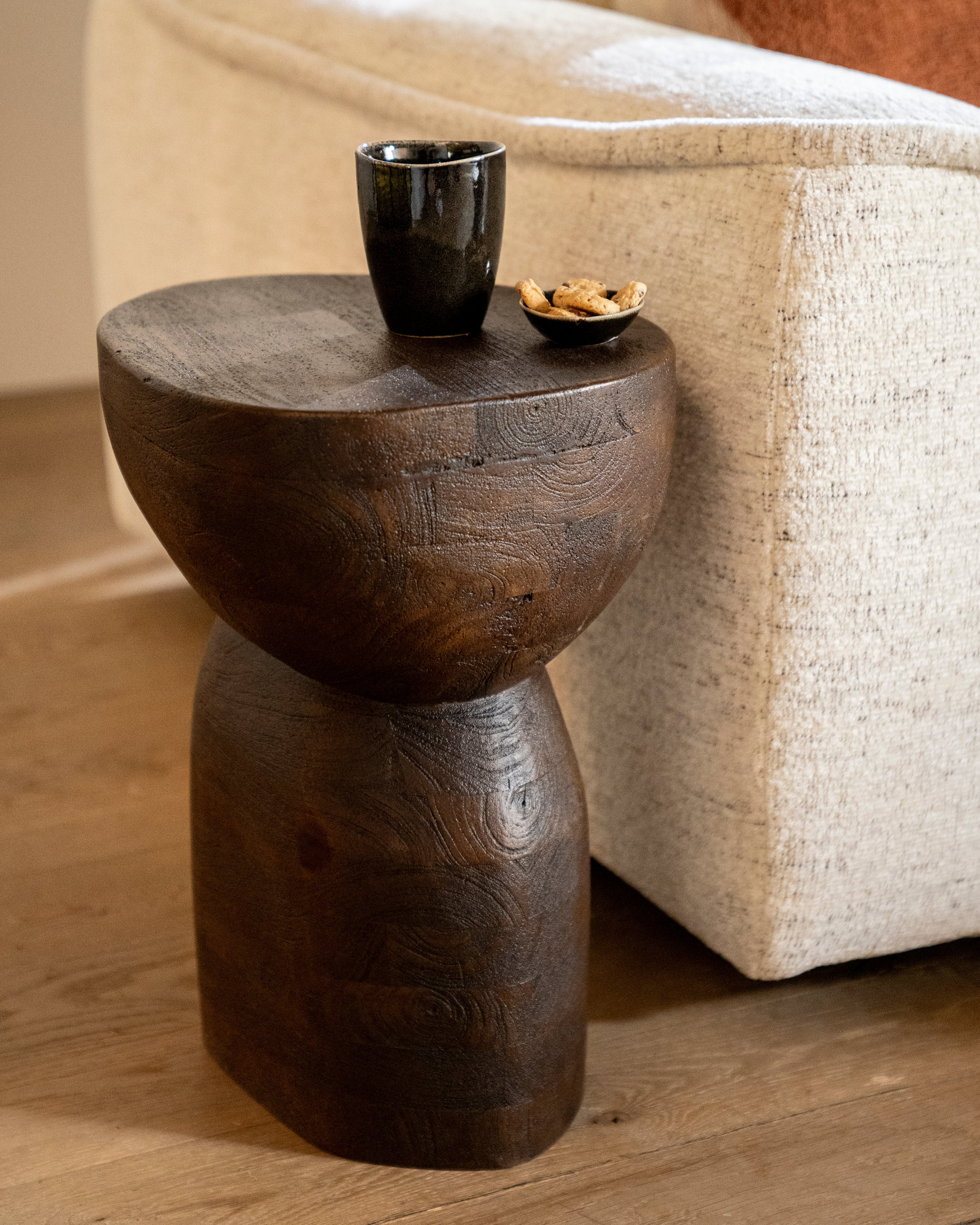 Beistelltisch COBBLE dunkelbraunes Mangoholz