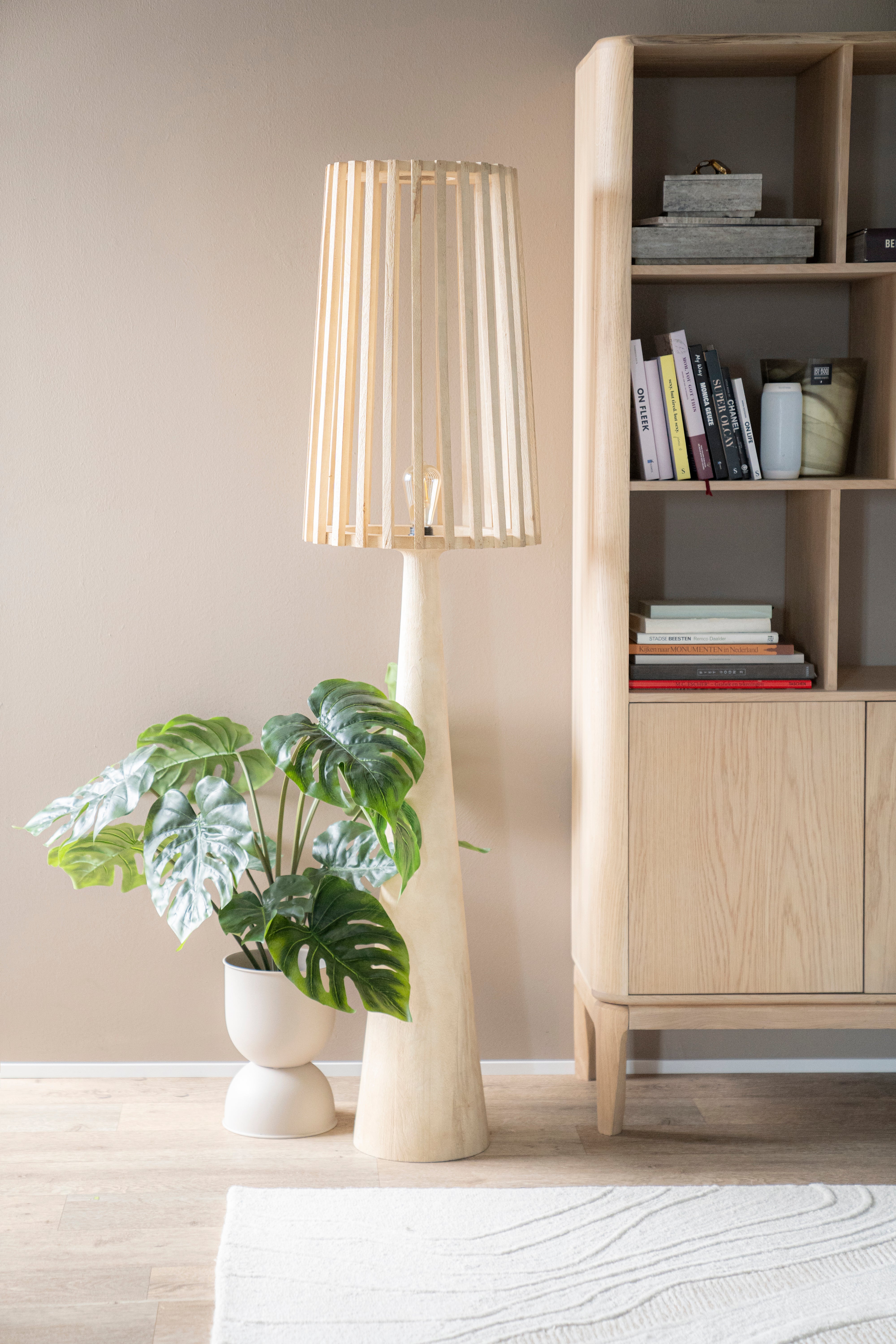 GUARD mango wood floor lamp